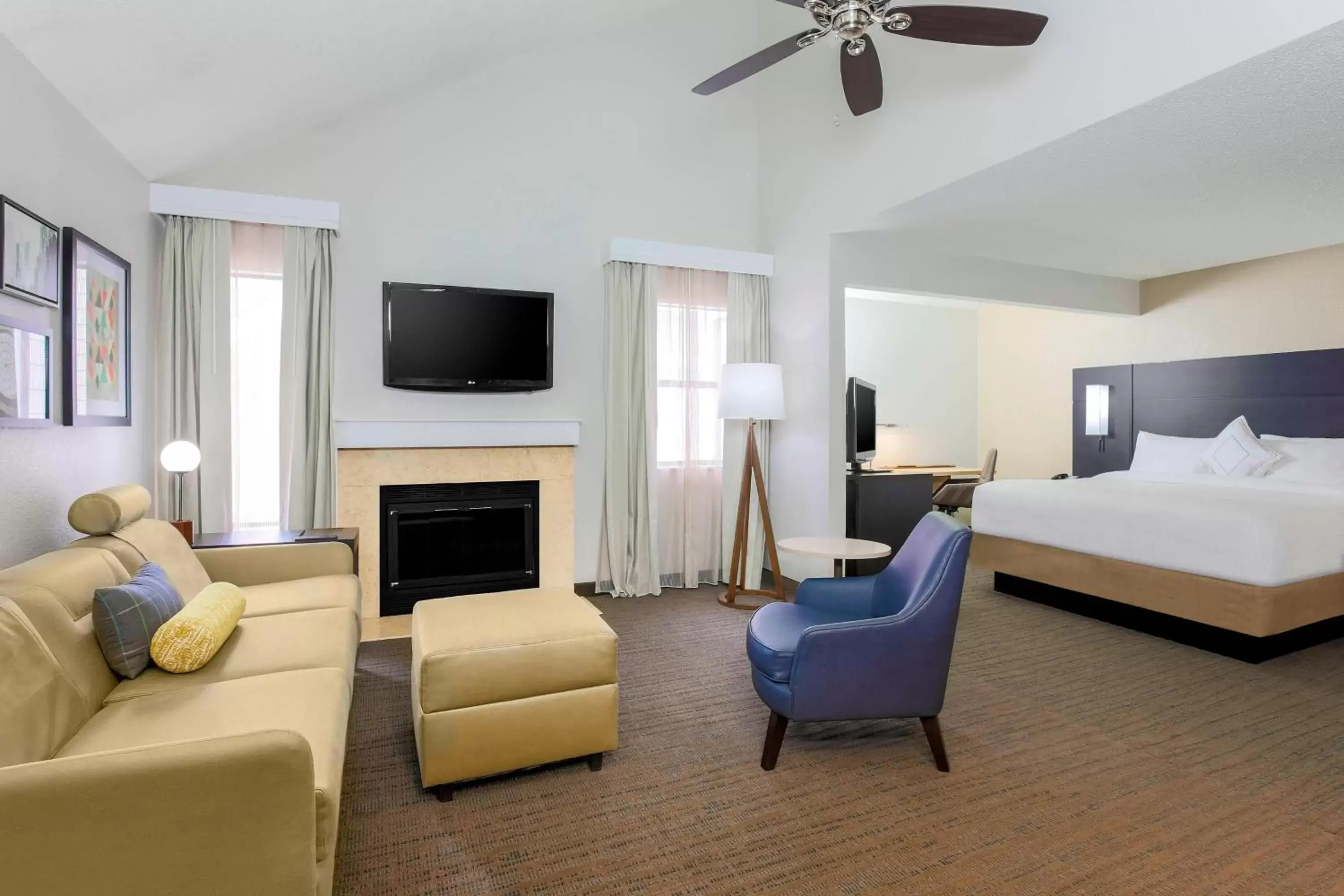 Living room, Seating Area in Residence Inn Boston North Shore/Danvers