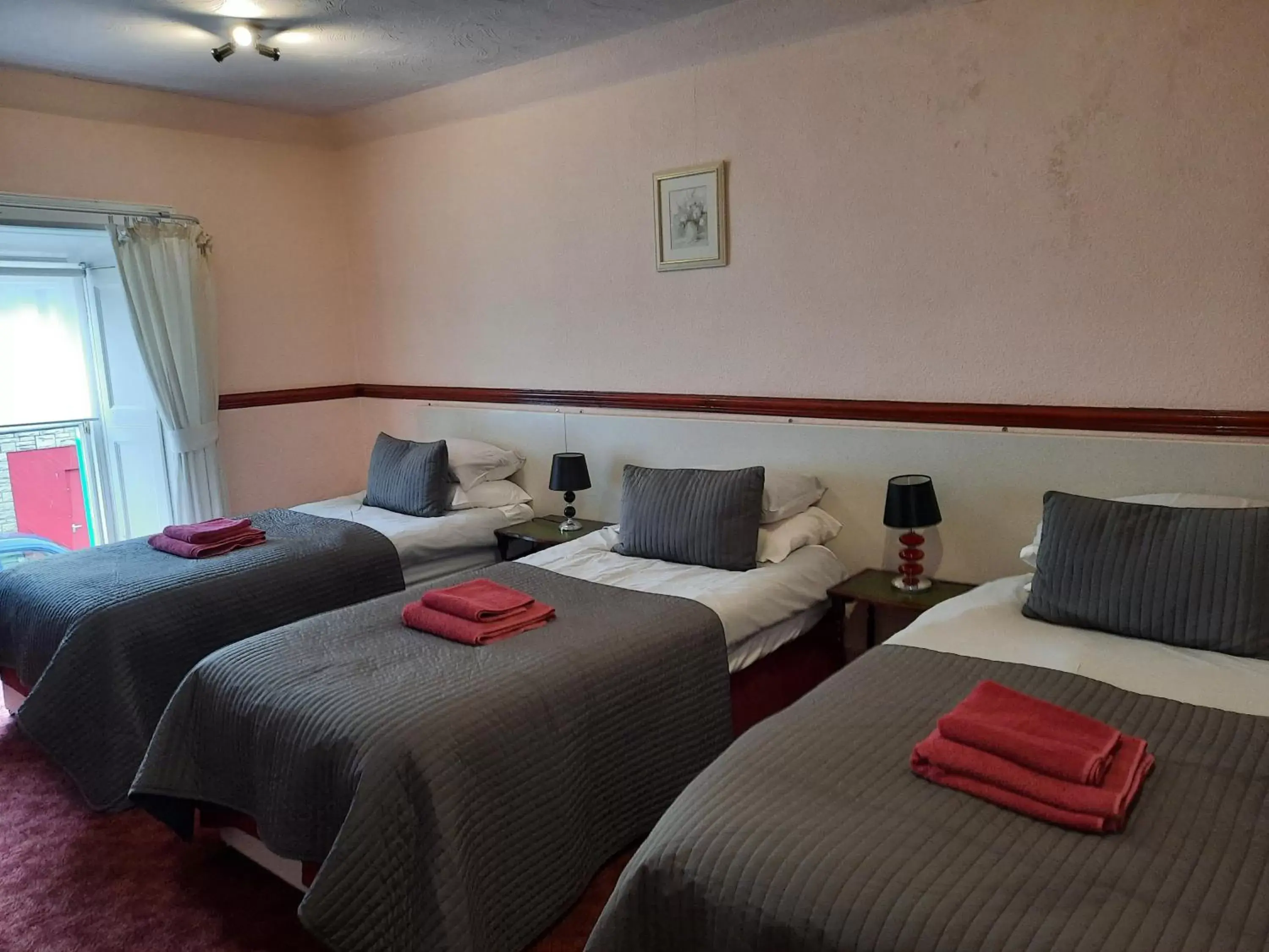 Basic Triple Room in St Ronan's Hotel