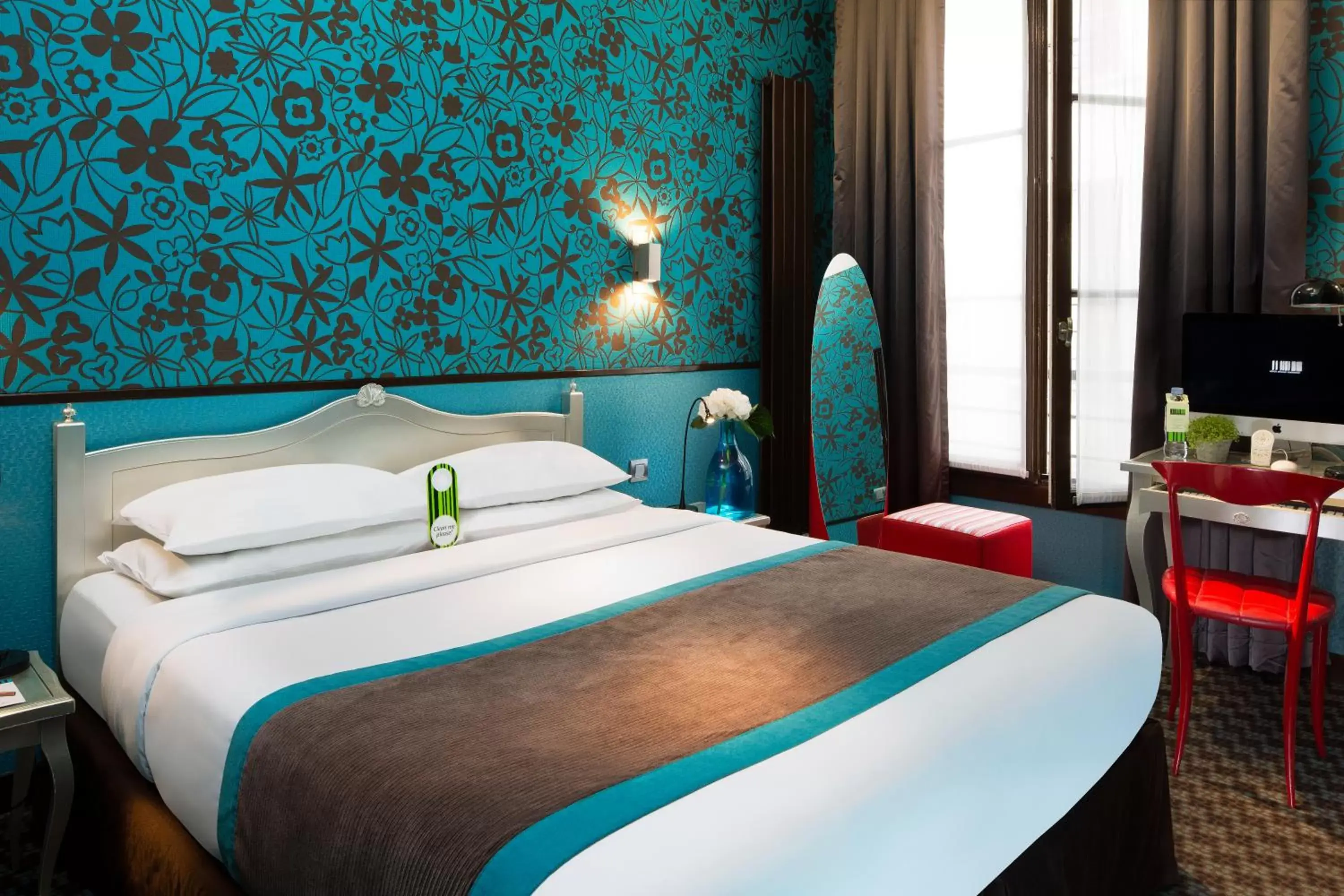 Photo of the whole room, Bed in Hotel Design Sorbonne