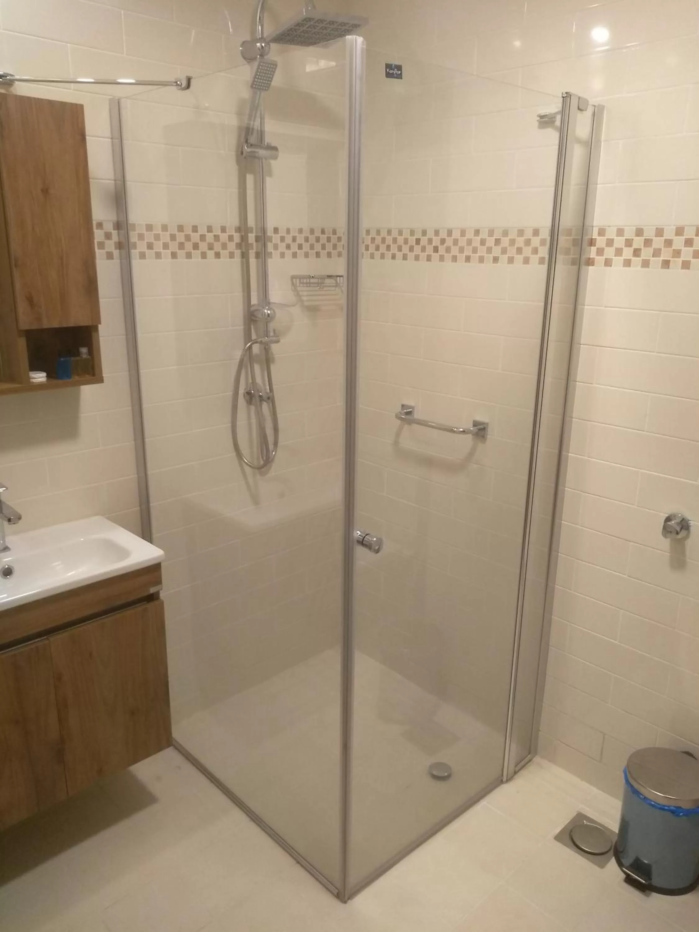 Bathroom in Golden Airport Hotel