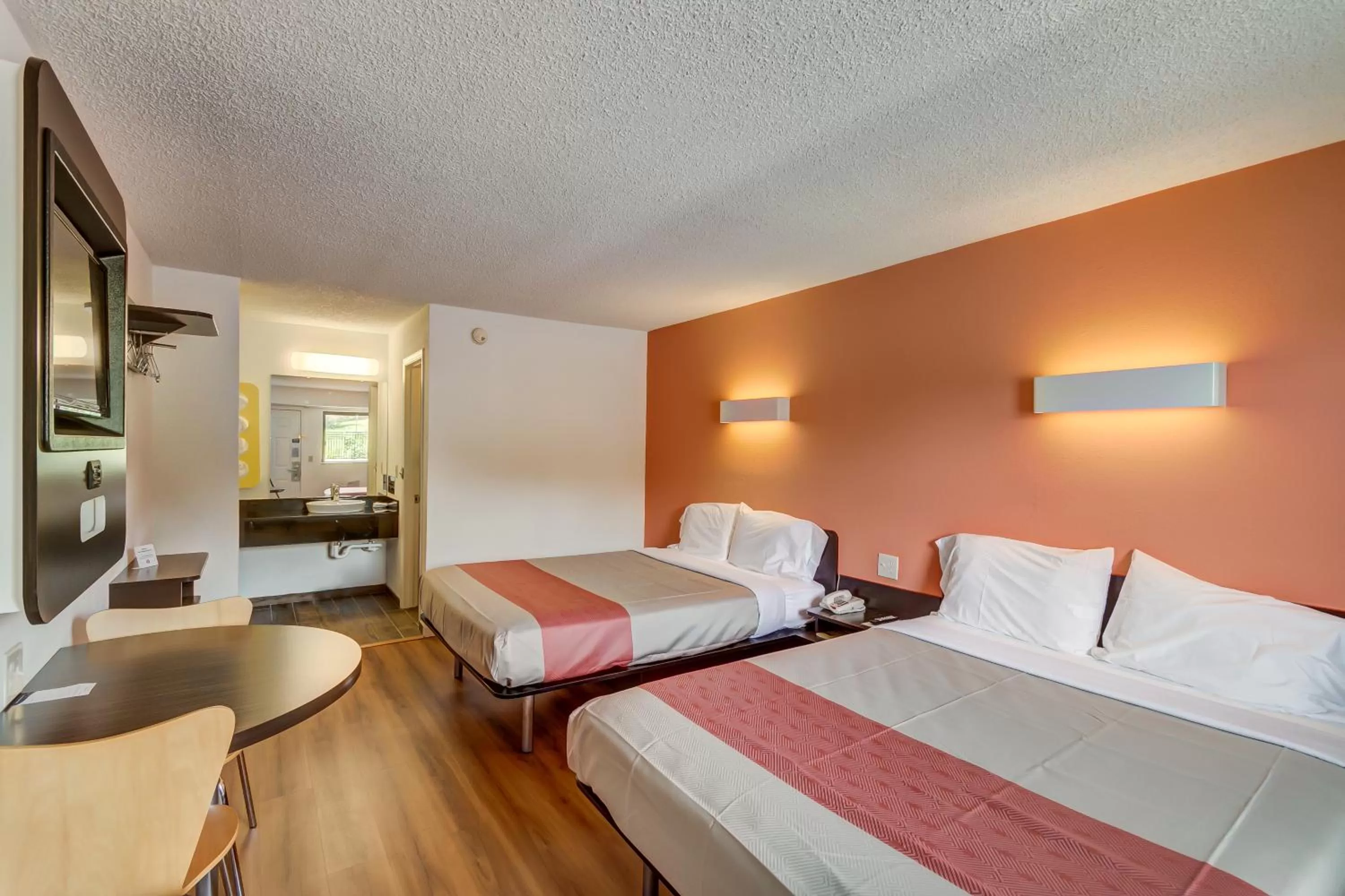 Photo of the whole room, Bed in Motel 6-Berea, KY