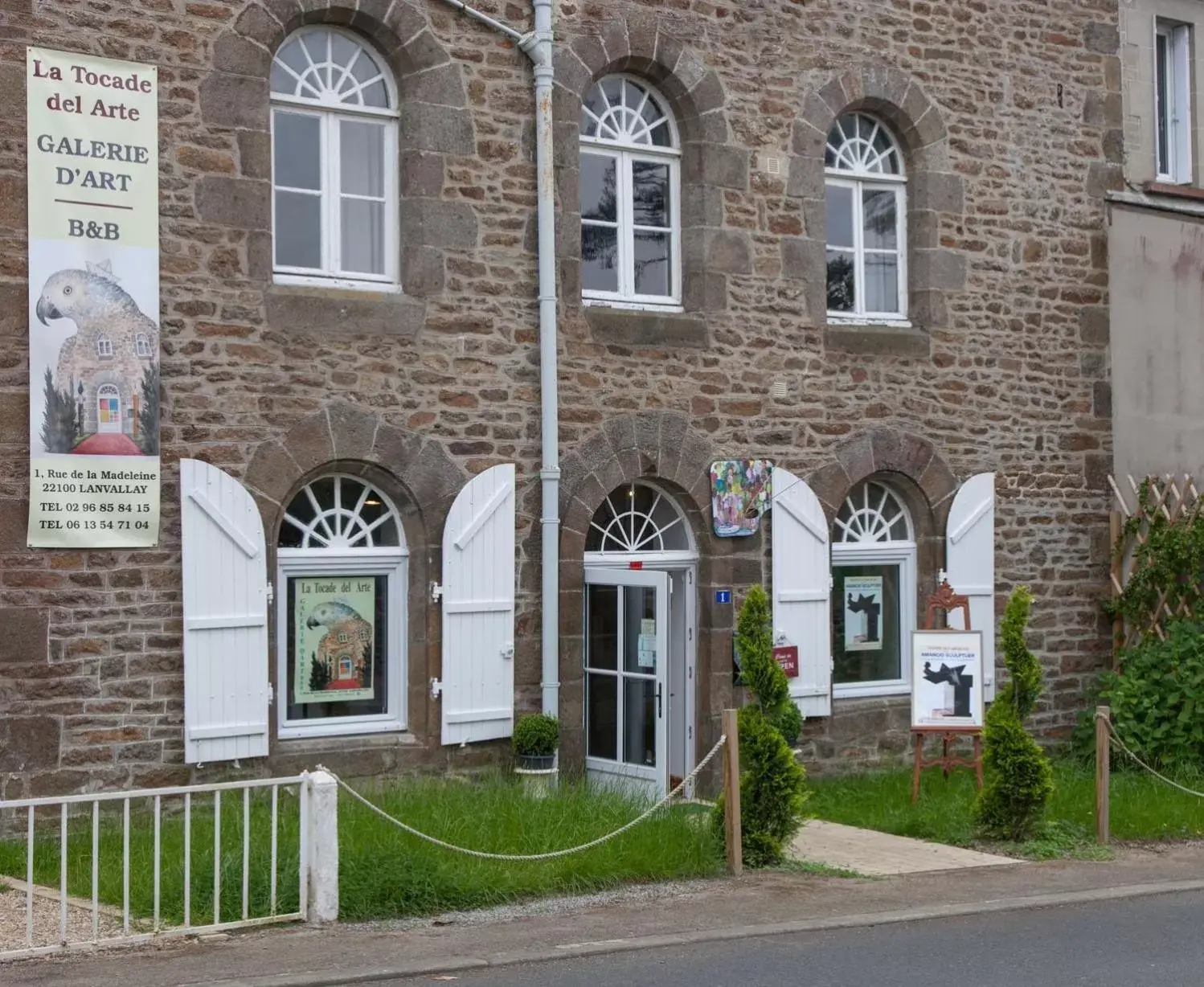 Facade/entrance, Property Building in La Tocade Del Arte - Dinan