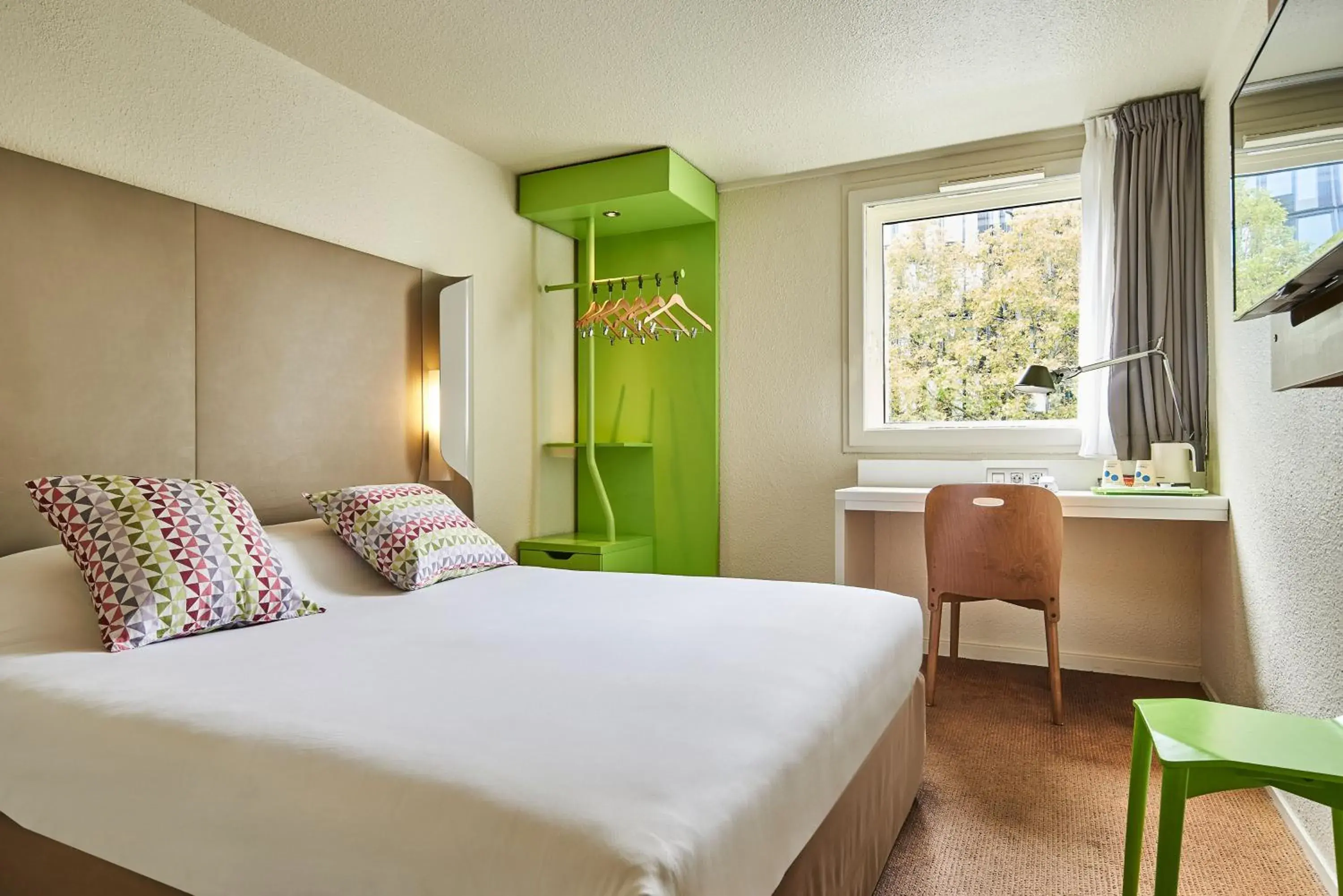 Bedroom, Bed in Campanile Paris Sud - Porte D'Orleans - Arcueil