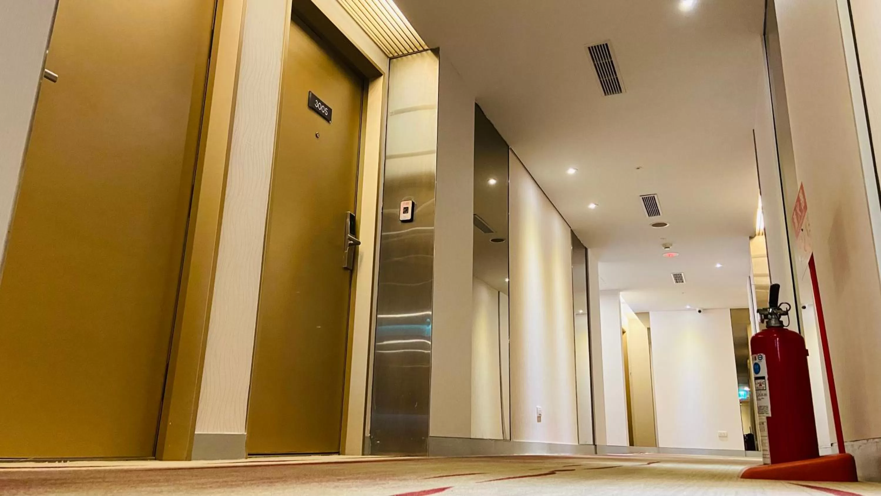 Property building in Artinn藝築文旅-台北站前館