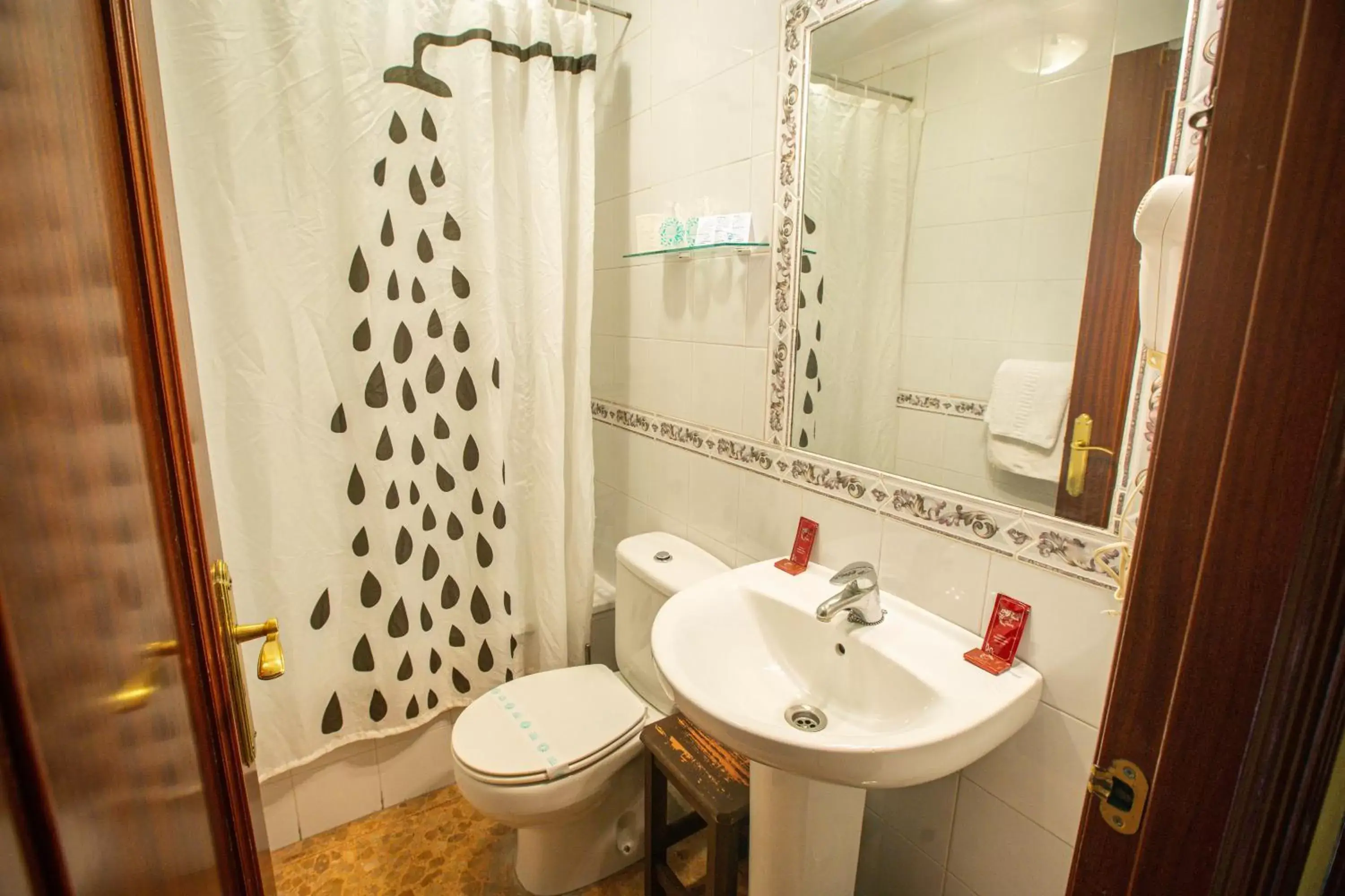 Bathroom in Hotel Arunda II