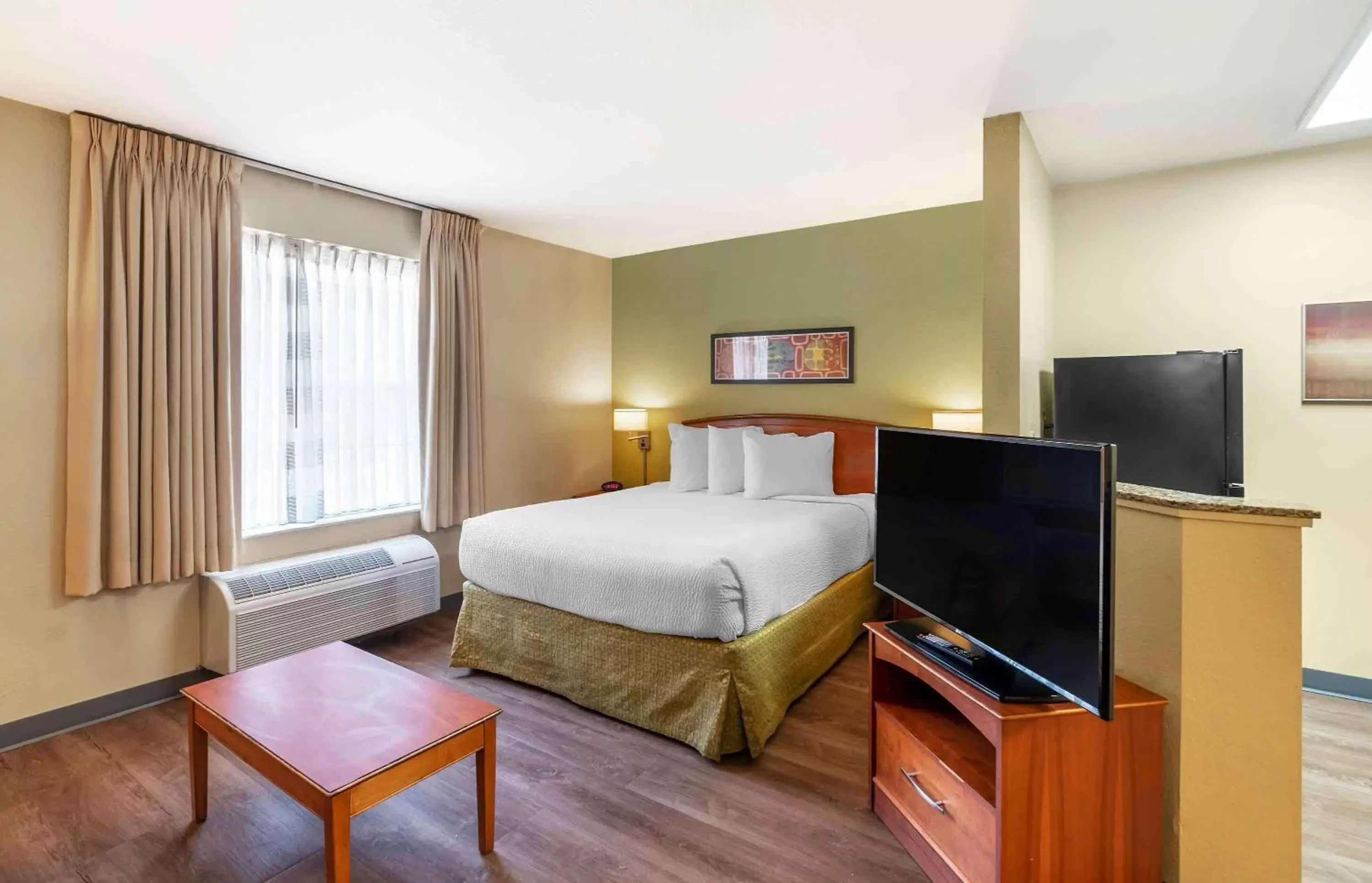 Bedroom, Bed in Extended Stay America Suites - Norfolk - Virginia Beach Bedroom, Bed in Extended Stay America Suites - Norfolk - Virginia Beach