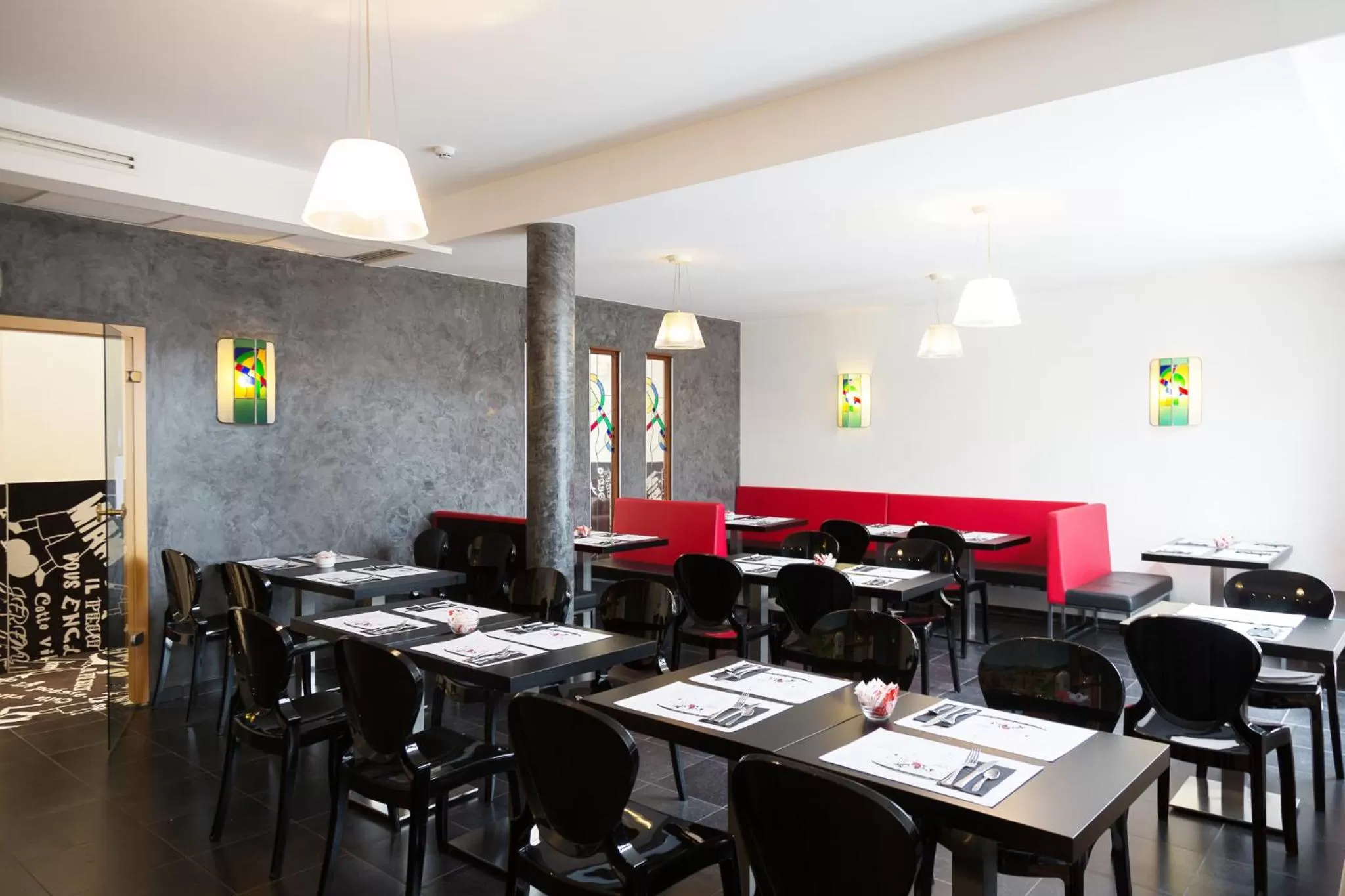 Restaurant/places to eat in Hotel Tristar