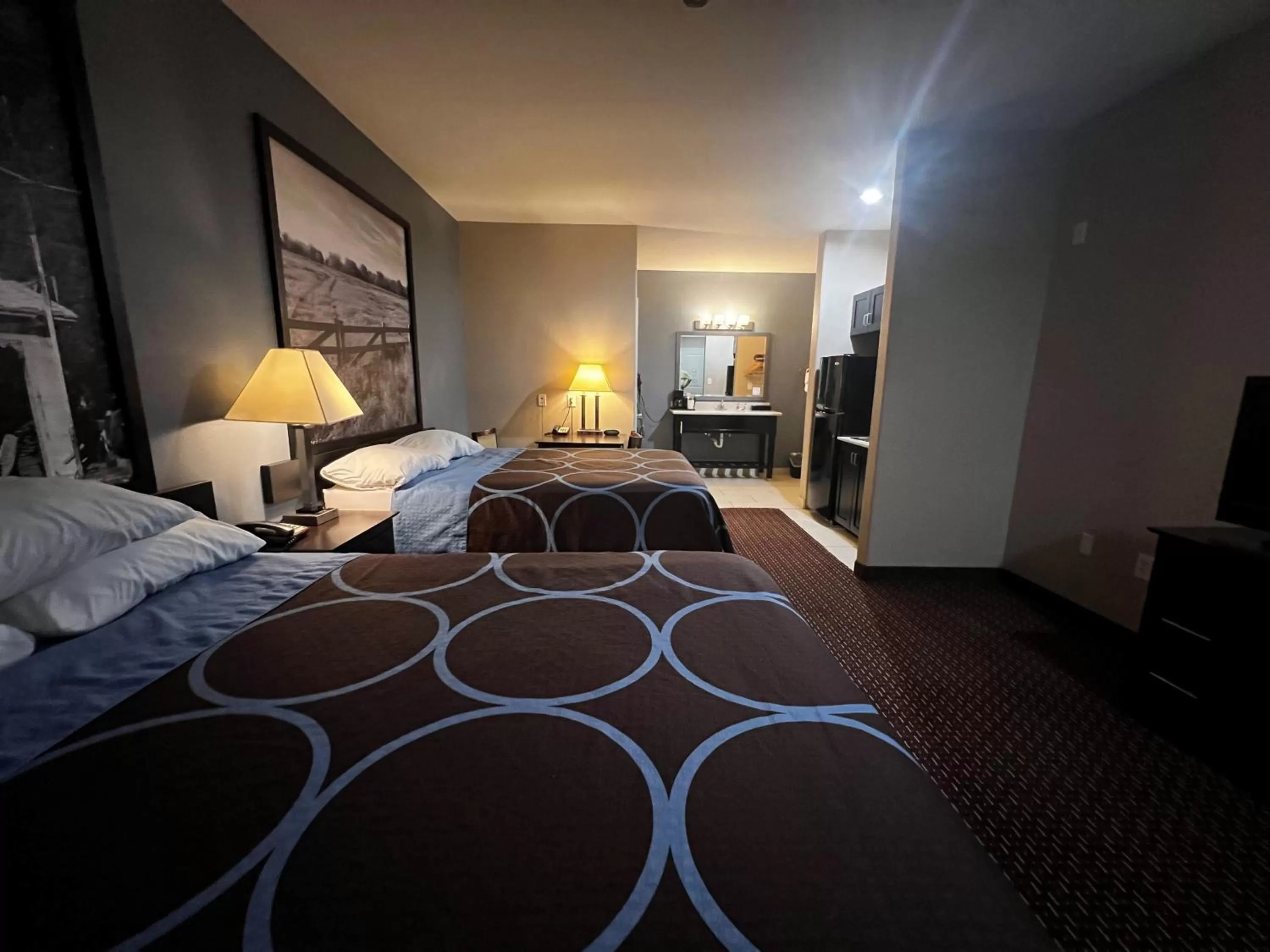 Photo of the whole room, Bed in Super 8 by Wyndham Center