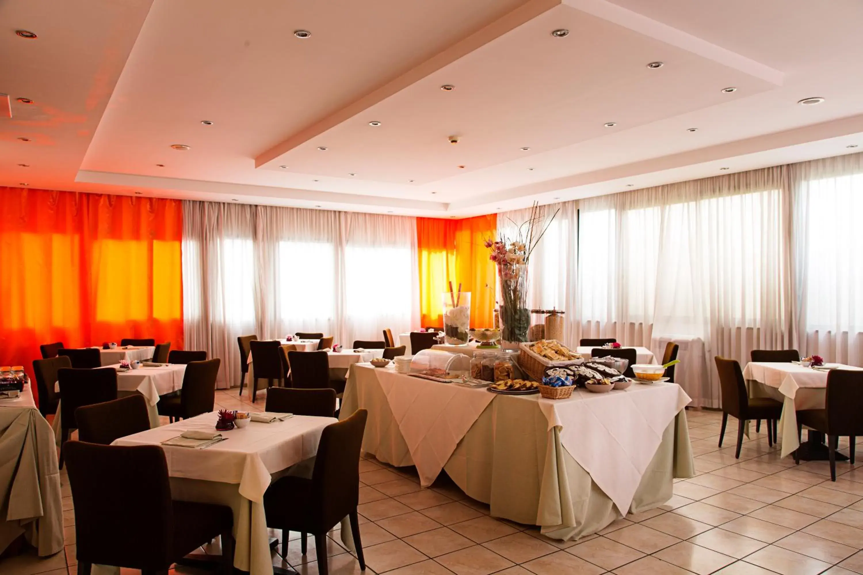 Buffet breakfast, Restaurant/Places to Eat in Hotel President Pomezia