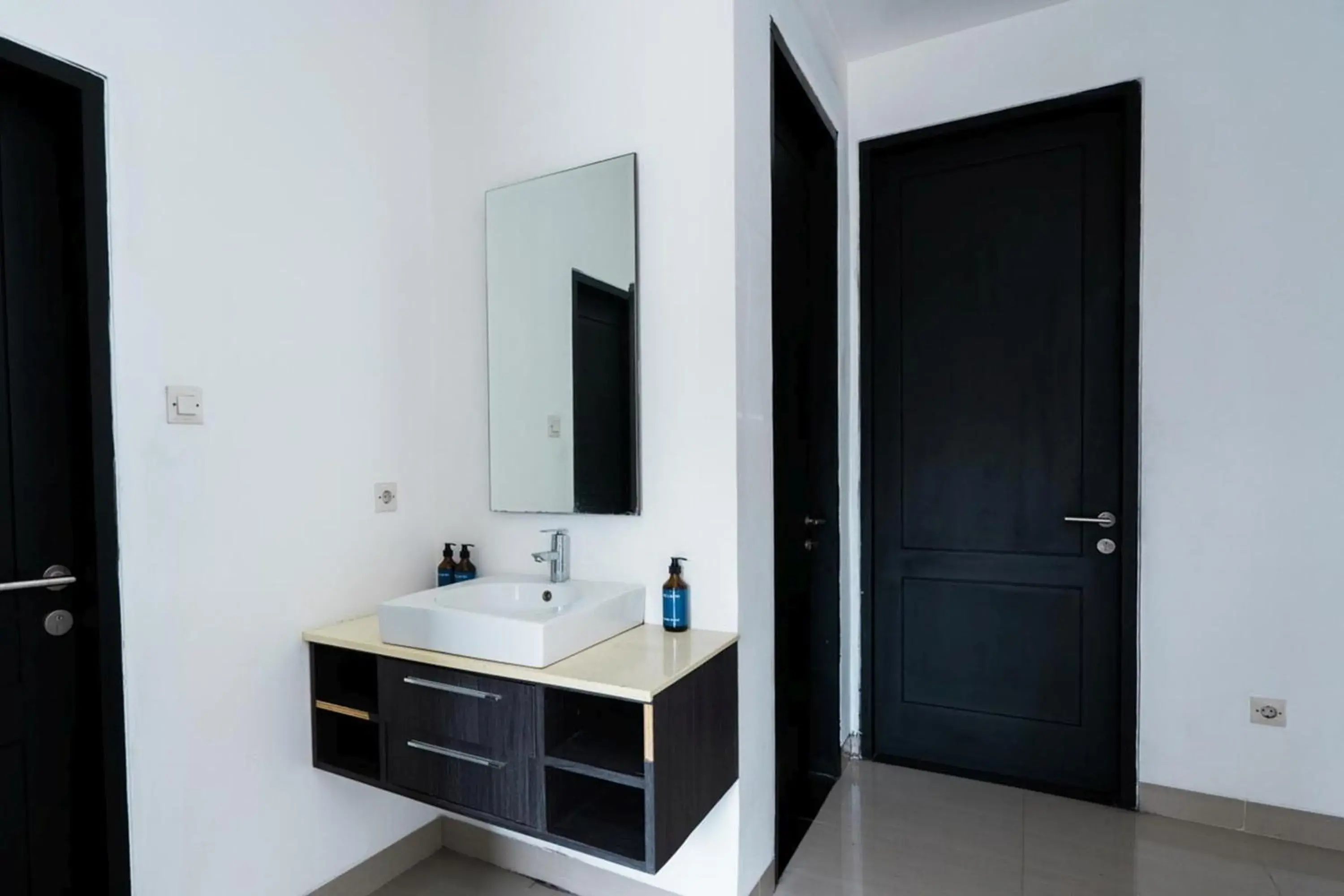 Bathroom in The Lavana Townhouse Sanur