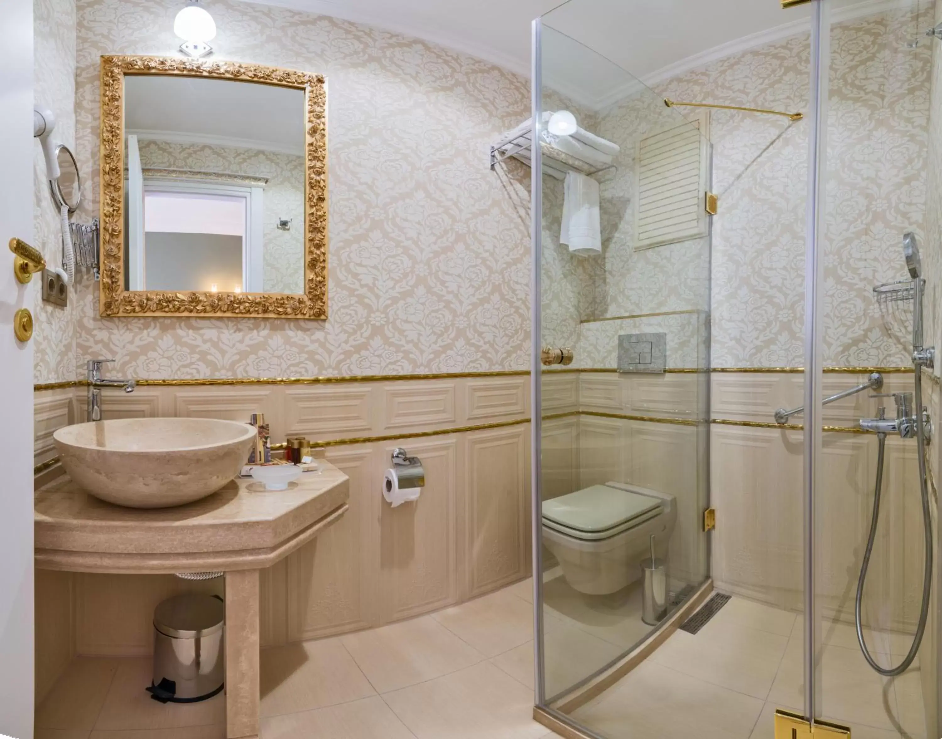 Shower, Bathroom in Galatower Hotel