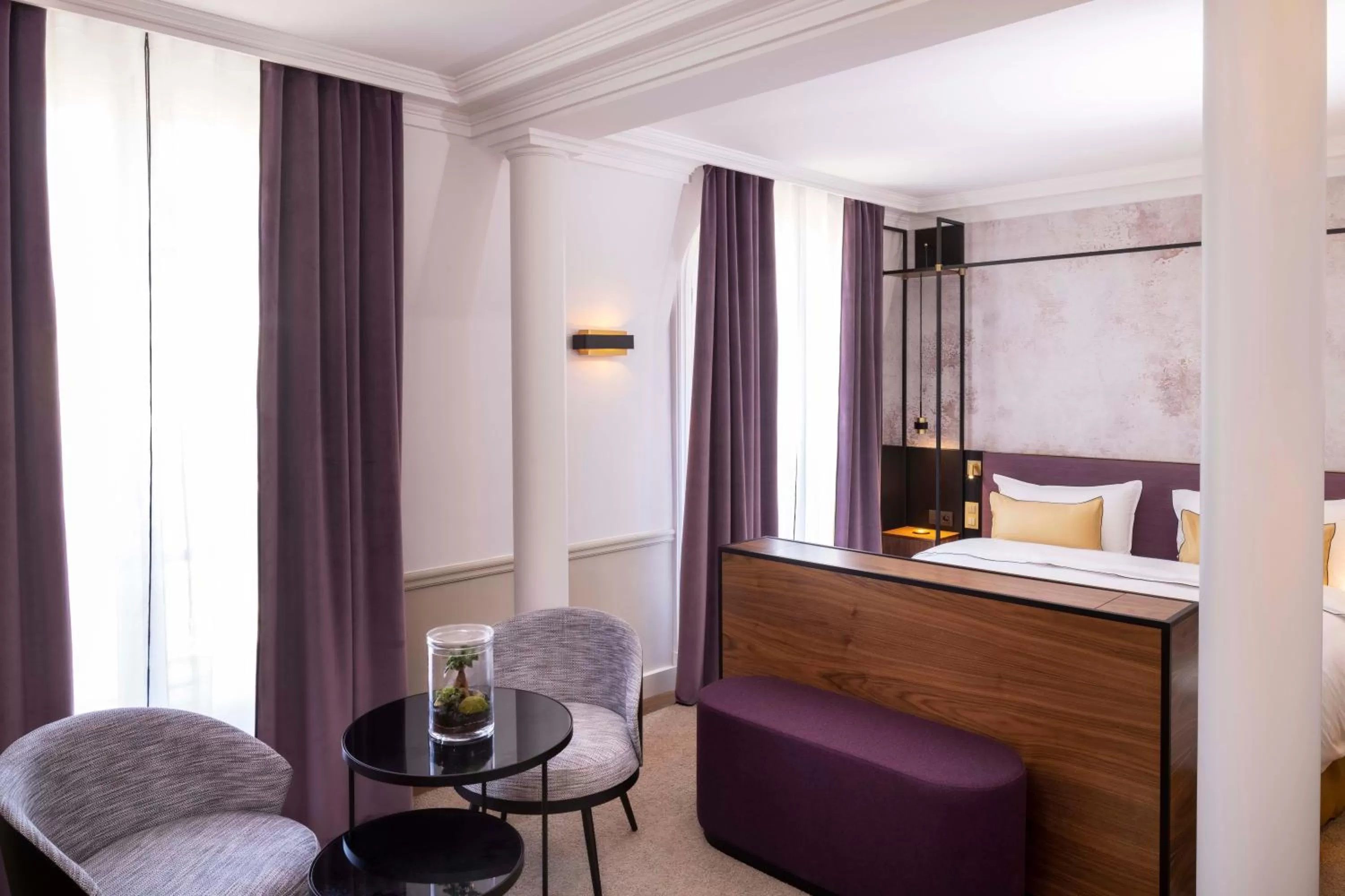 Seating area, Bed in Victoria Palace Hotel