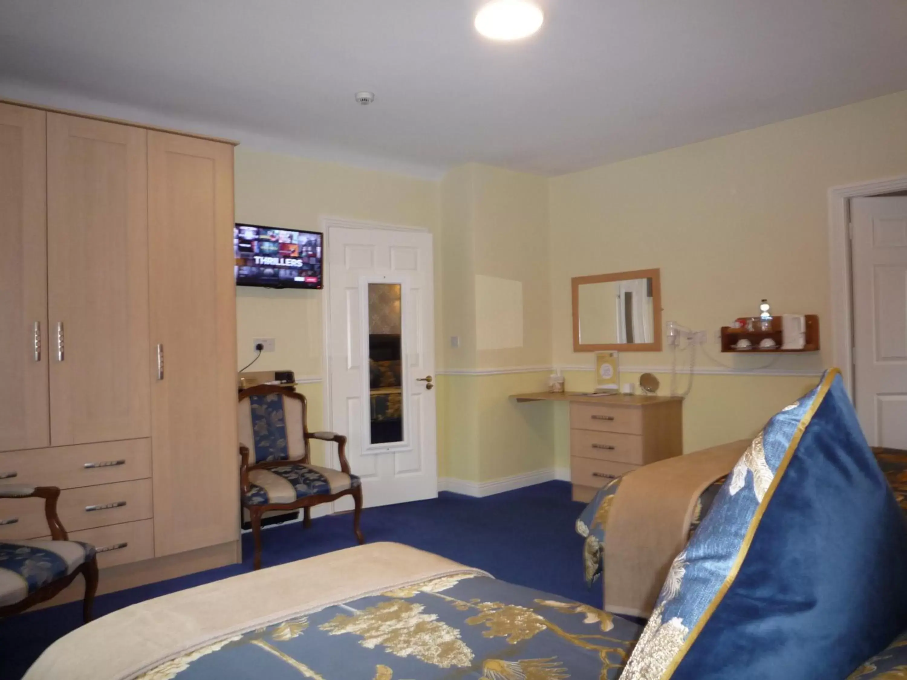 Bedroom, Seating Area in Avlon House Bed and Breakfast