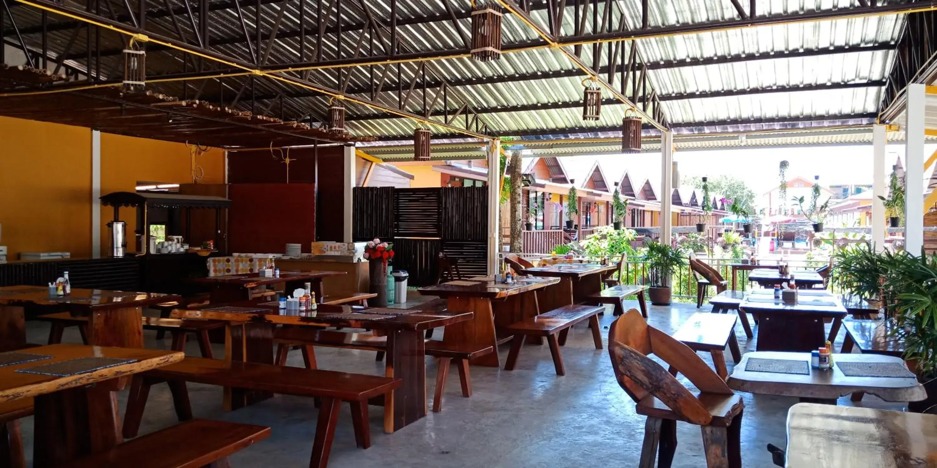 Restaurant/Places to Eat in Lanta for Rest Boutique