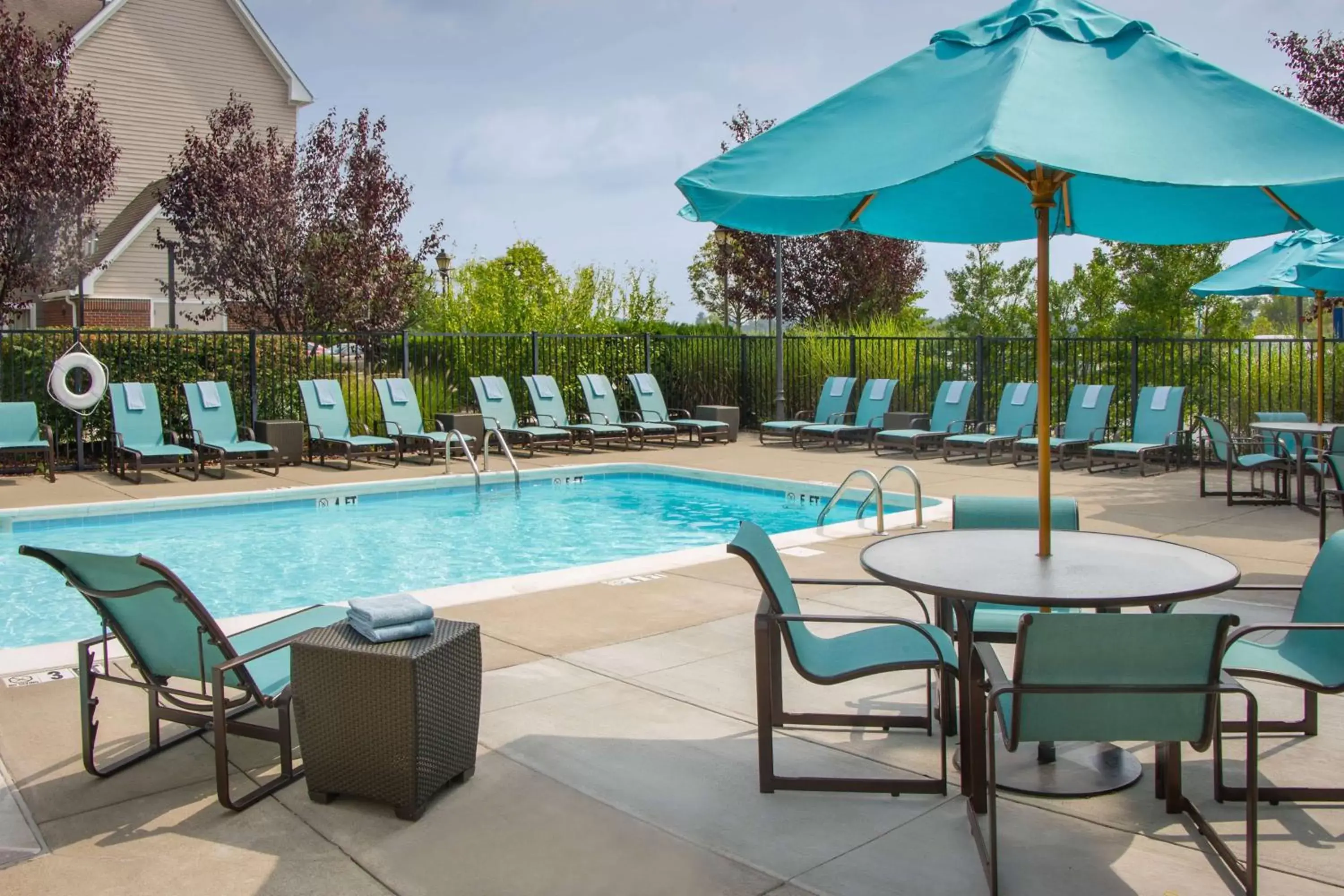 Pool view, Swimming Pool in Sonesta ES Suites Charleston