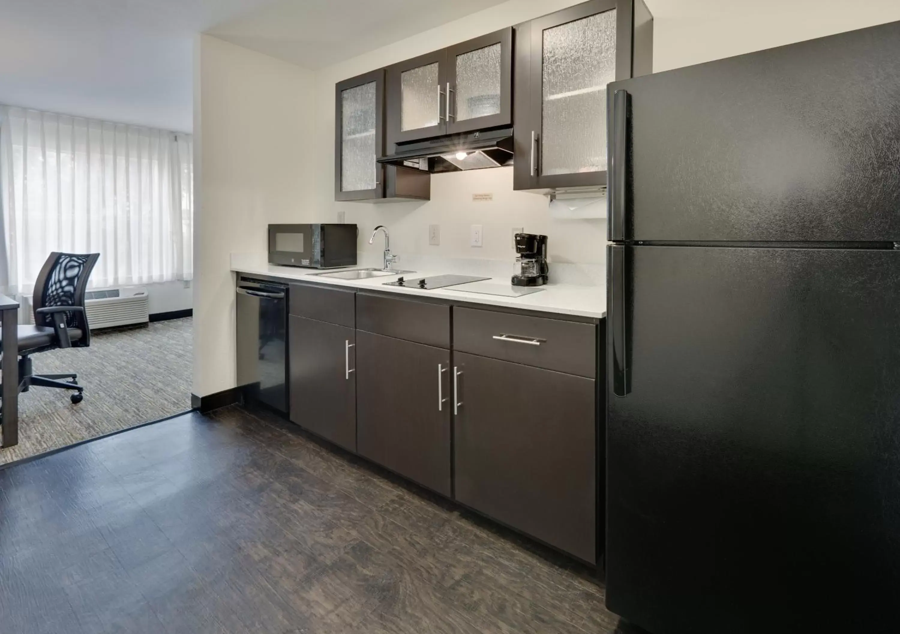 Photo of the whole room, Kitchen/Kitchenette in Candlewood Suites Dallas Market Center-Love Field, an IHG Hotel