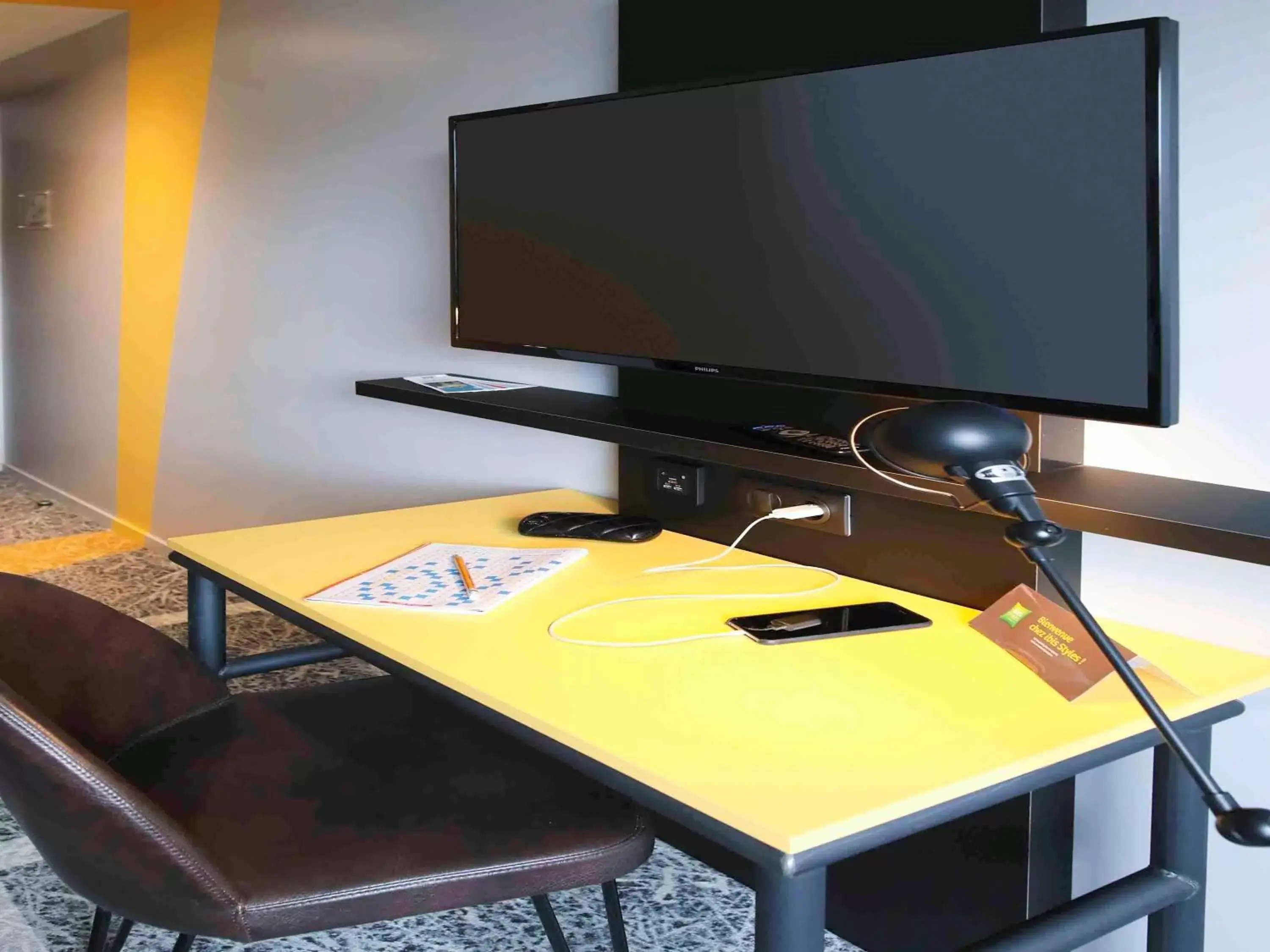 Photo of the whole room, TV/Entertainment Center in Ibis Styles Clermont-Ferrand République