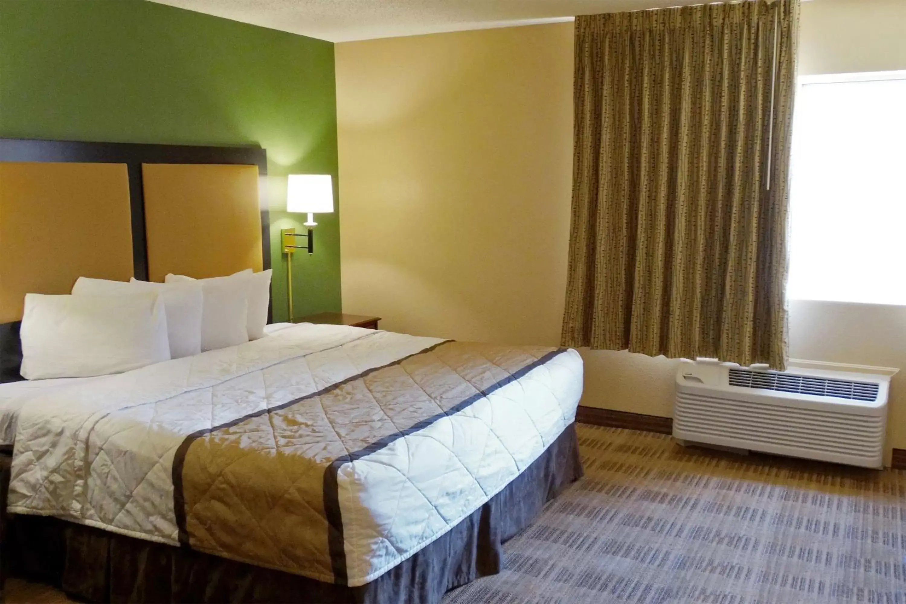 Bedroom, Bed in Extended Stay America Suites - Dallas - Richardson