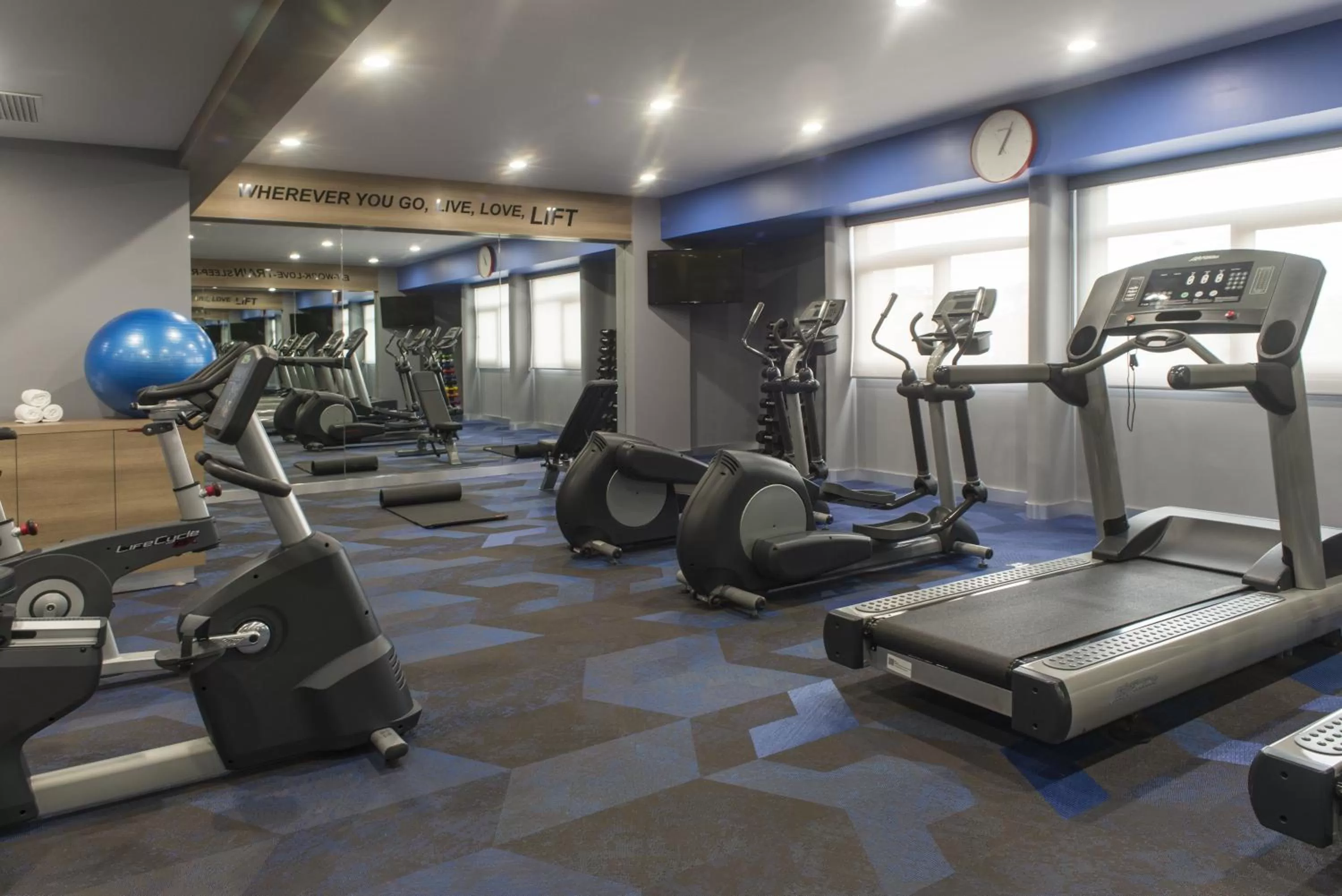 Fitness centre/facilities in Holiday Inn Express Mexico- Toreo by IHG