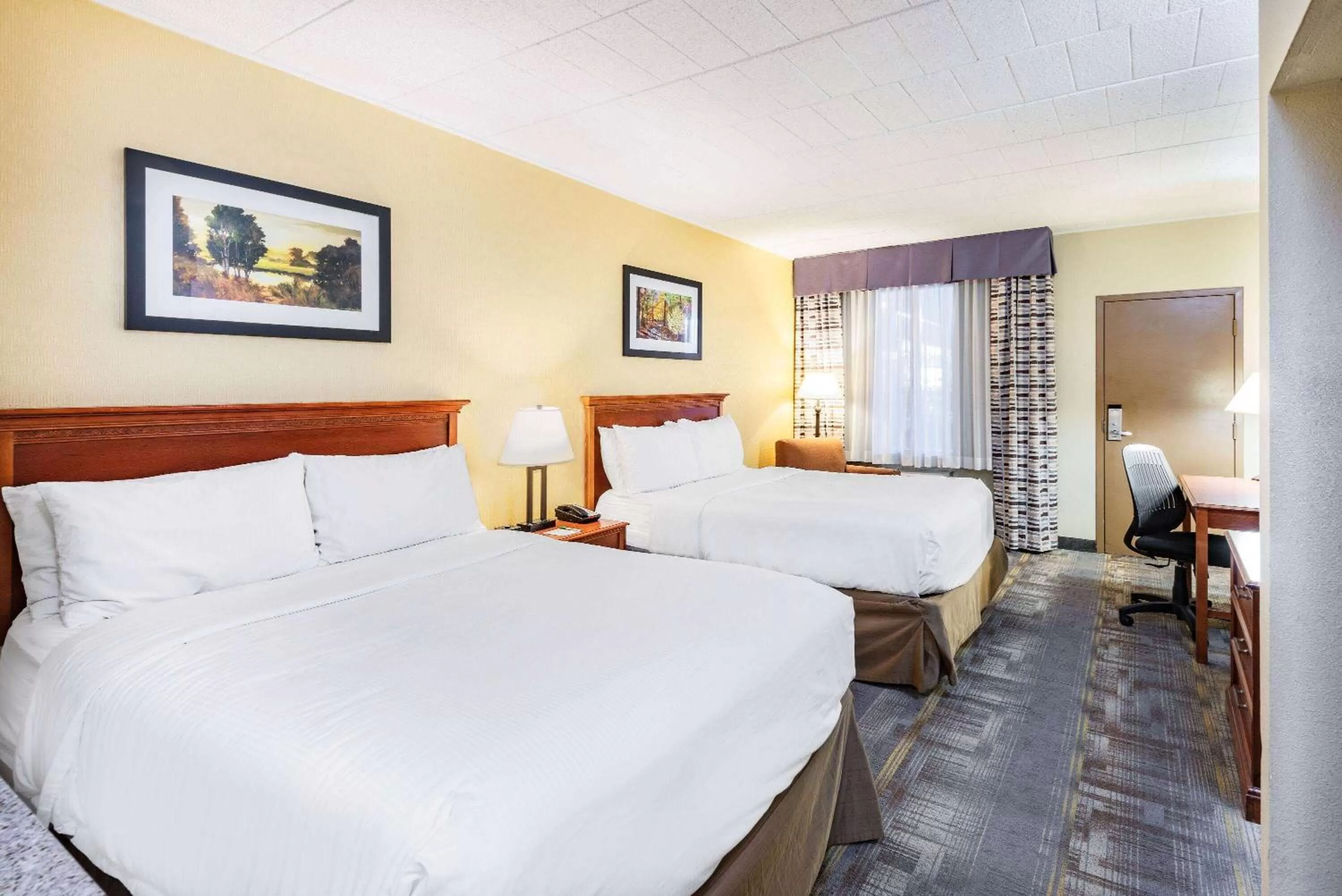 Photo of the whole room, Bed in Wyndham Garden York