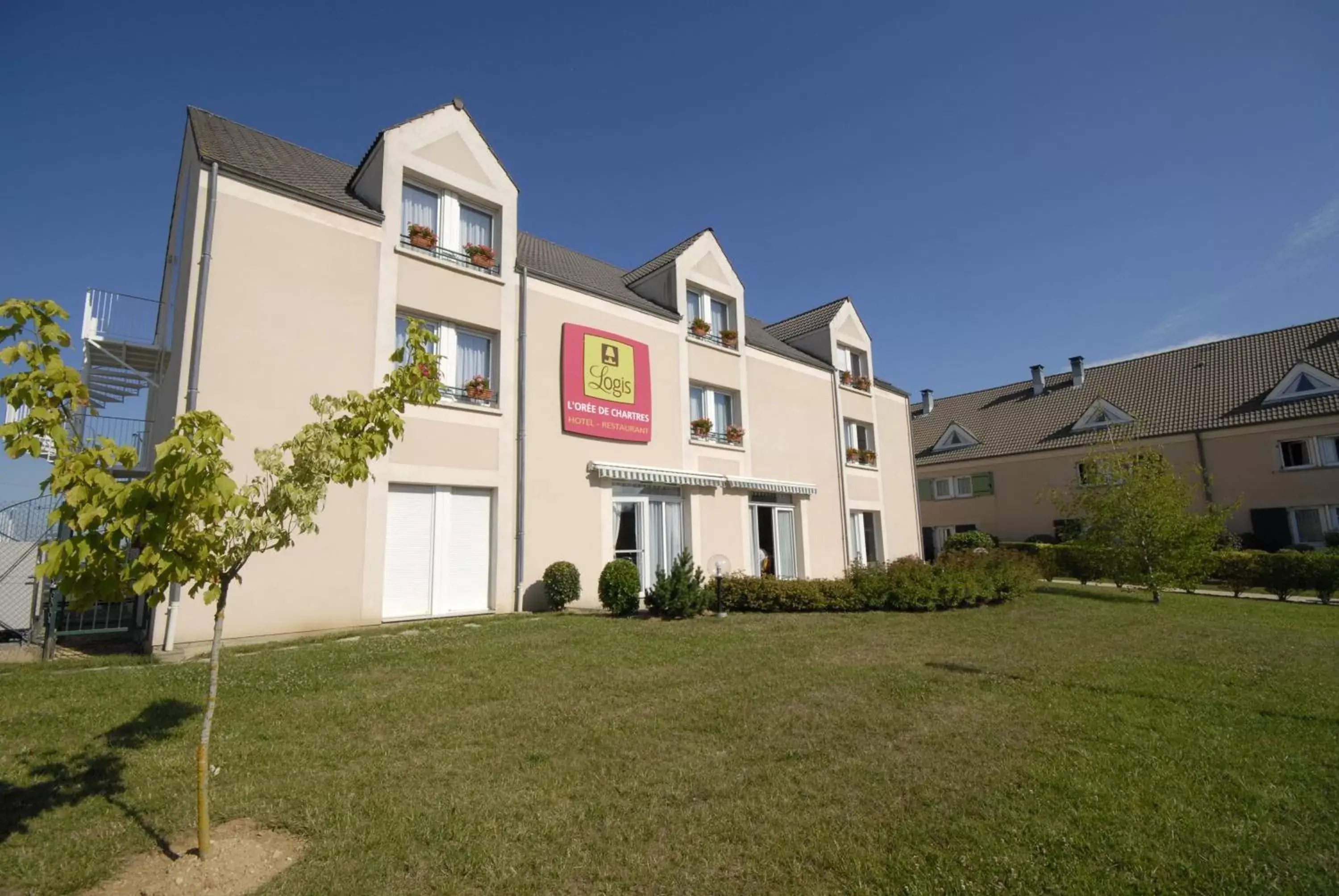 Property Building in Logis L'Orée de Chartres - Barjouville