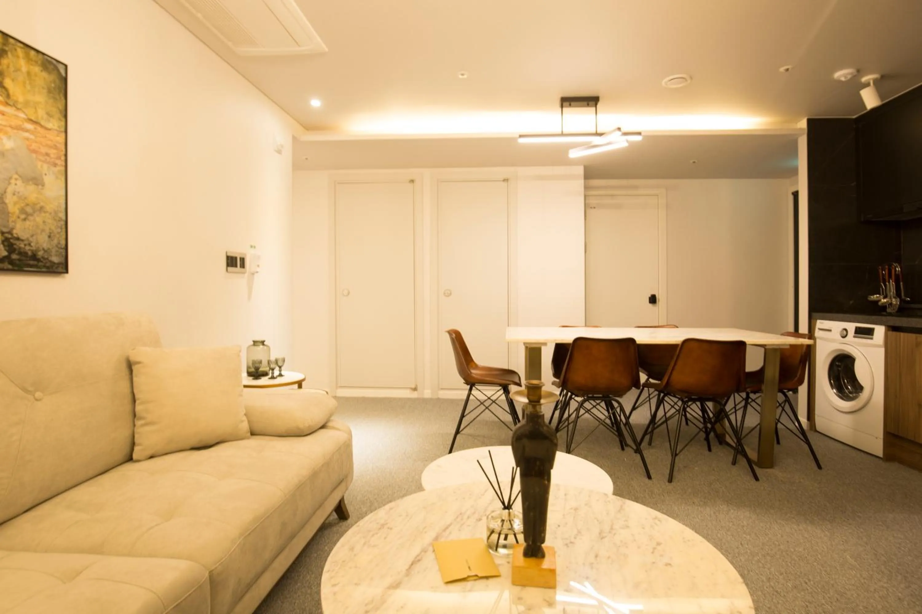 Living room, Seating Area in UH Suite The Jongno