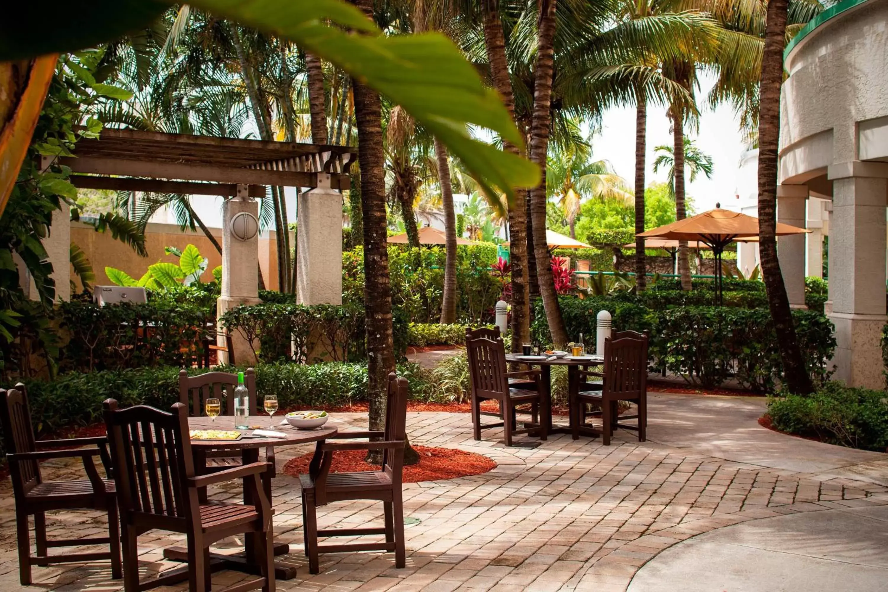 Property building, Restaurant/Places to Eat in Courtyard by Marriott Fort Lauderdale Airport & Cruise Port