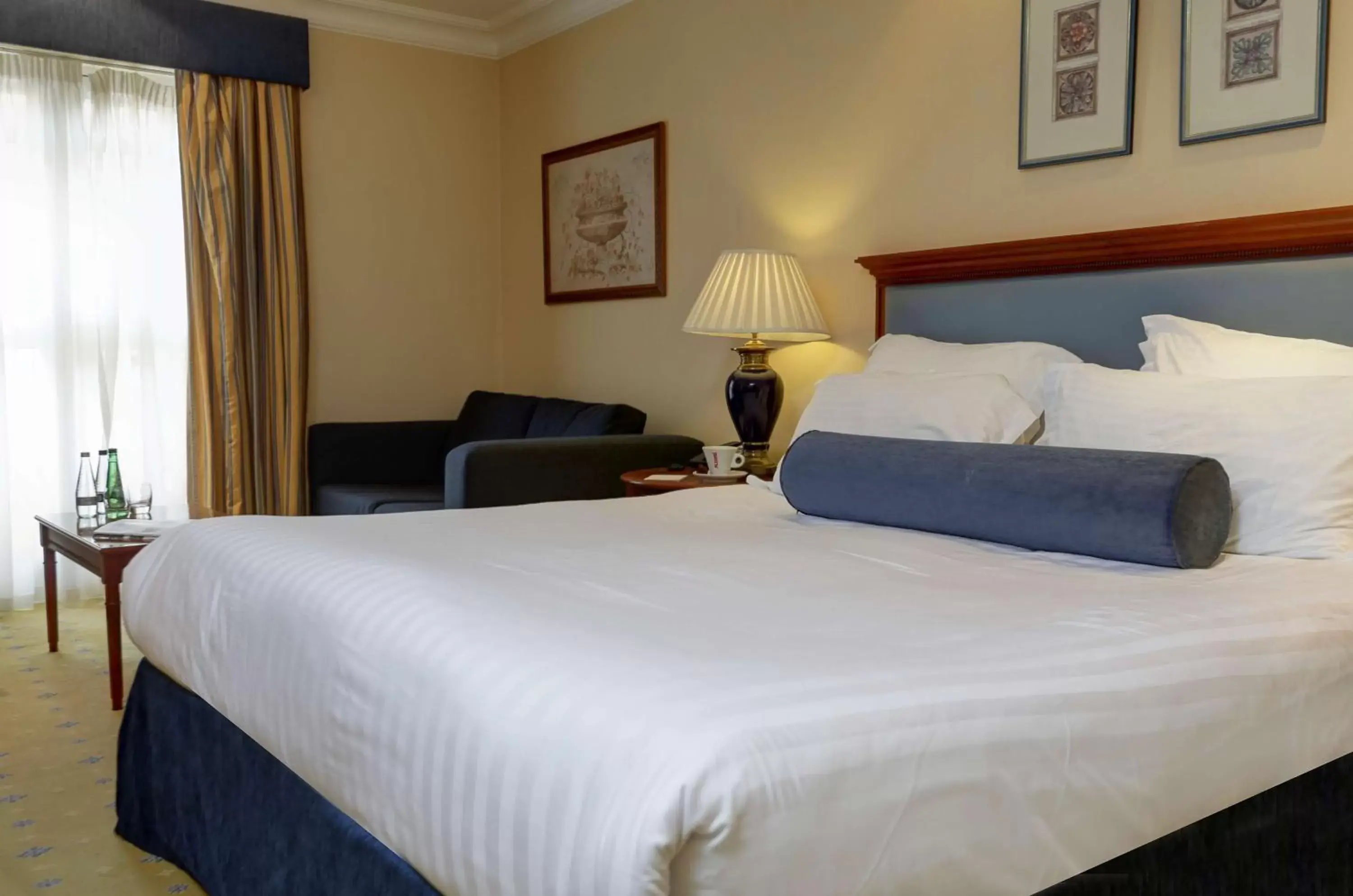Photo of the whole room, Bed in Best Western Plus Manor Hotel NEC Birmingham