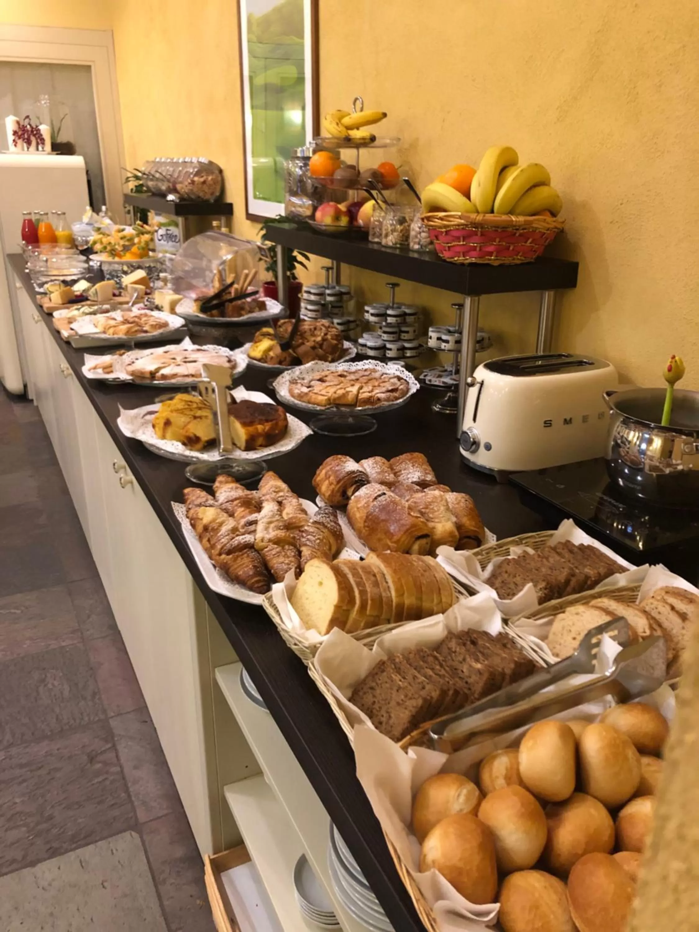 Food and drinks in Hotel Boutique Antiche Mura