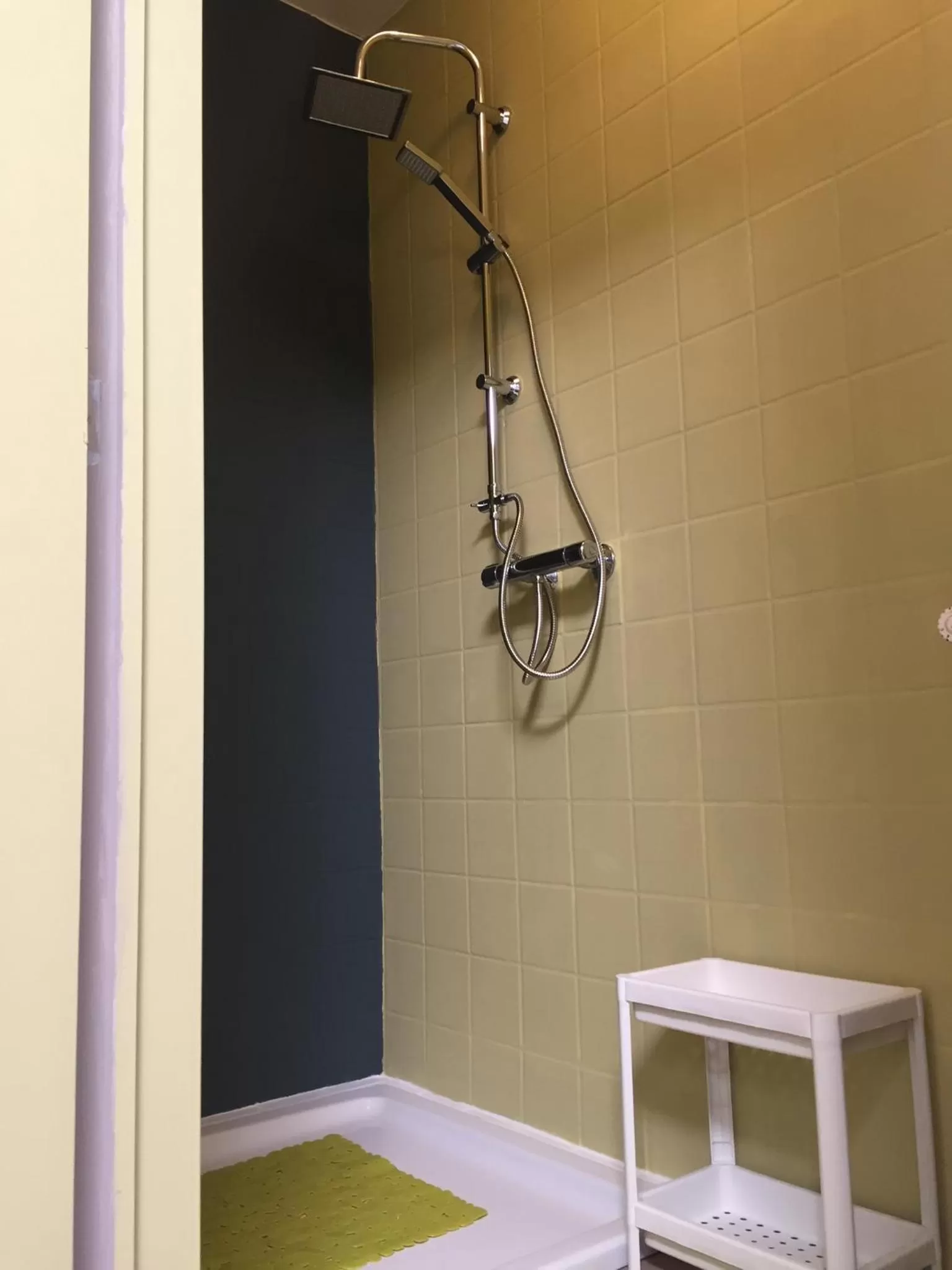 Shower in Carpe Diem