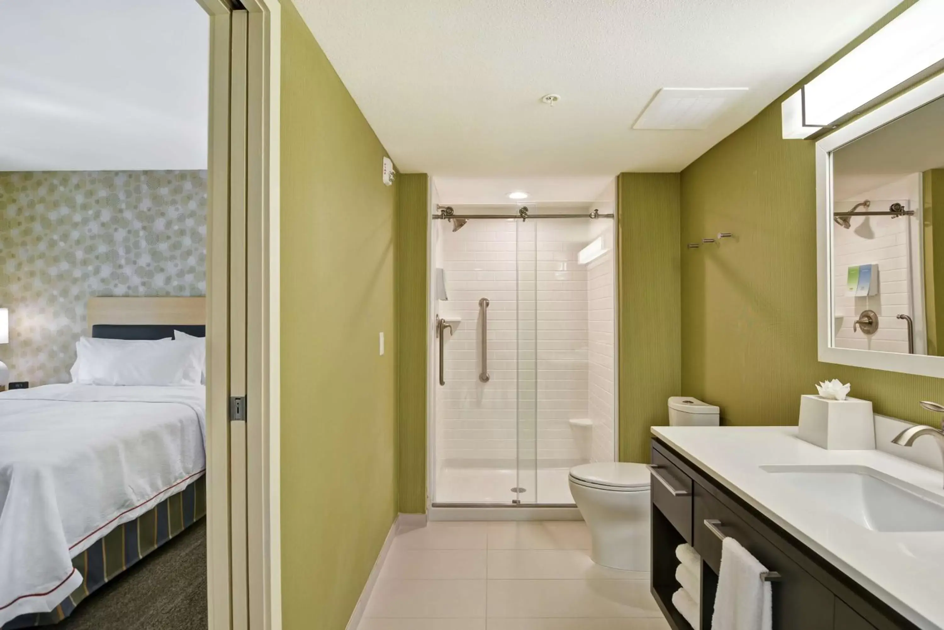Bathroom, Bed in Home2 Suites By Hilton Hilton Head Bathroom, Bed in Home2 Suites By Hilton Hilton Head