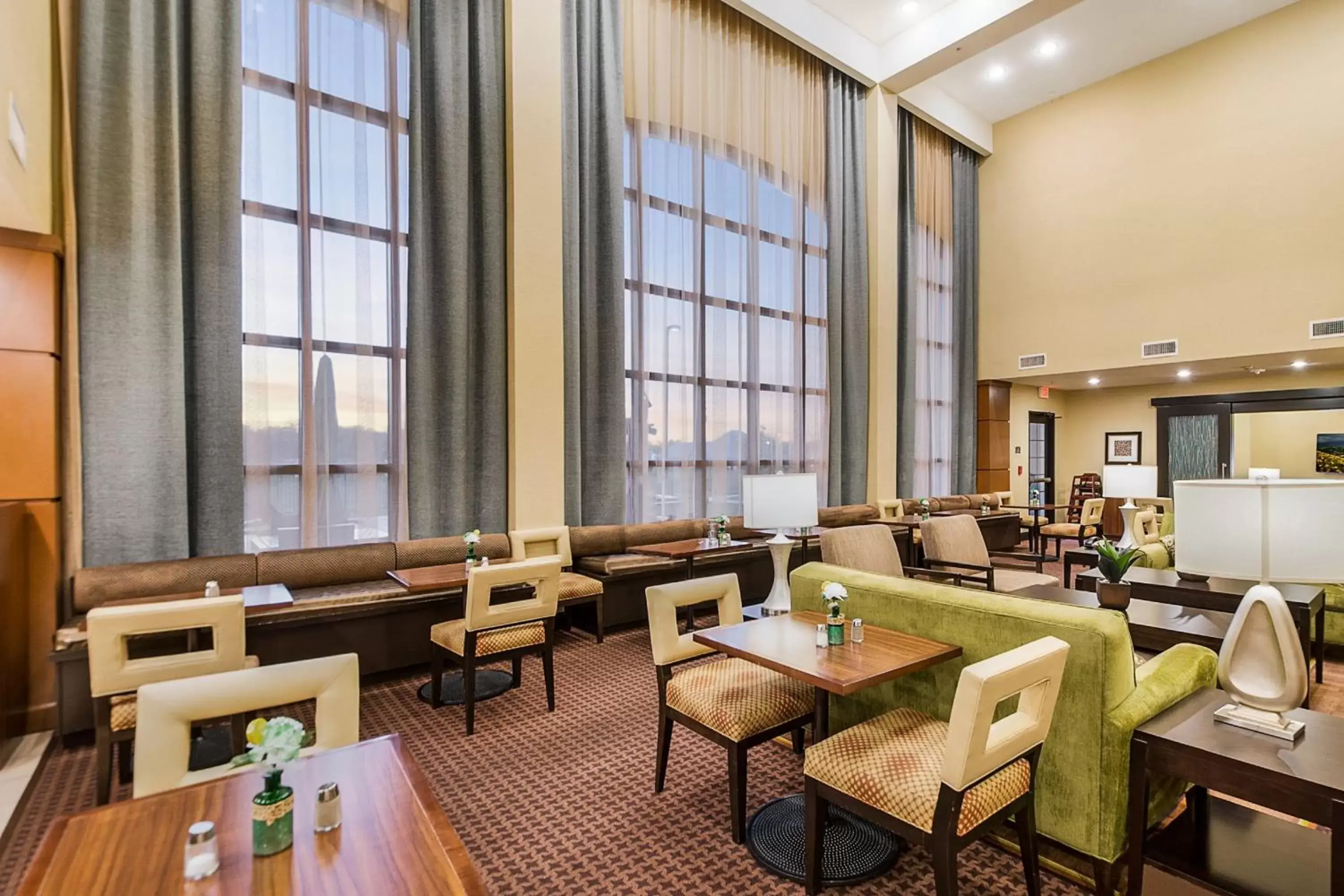 Breakfast, Restaurant/Places to Eat in Staybridge Suites Longview, an IHG Hotel