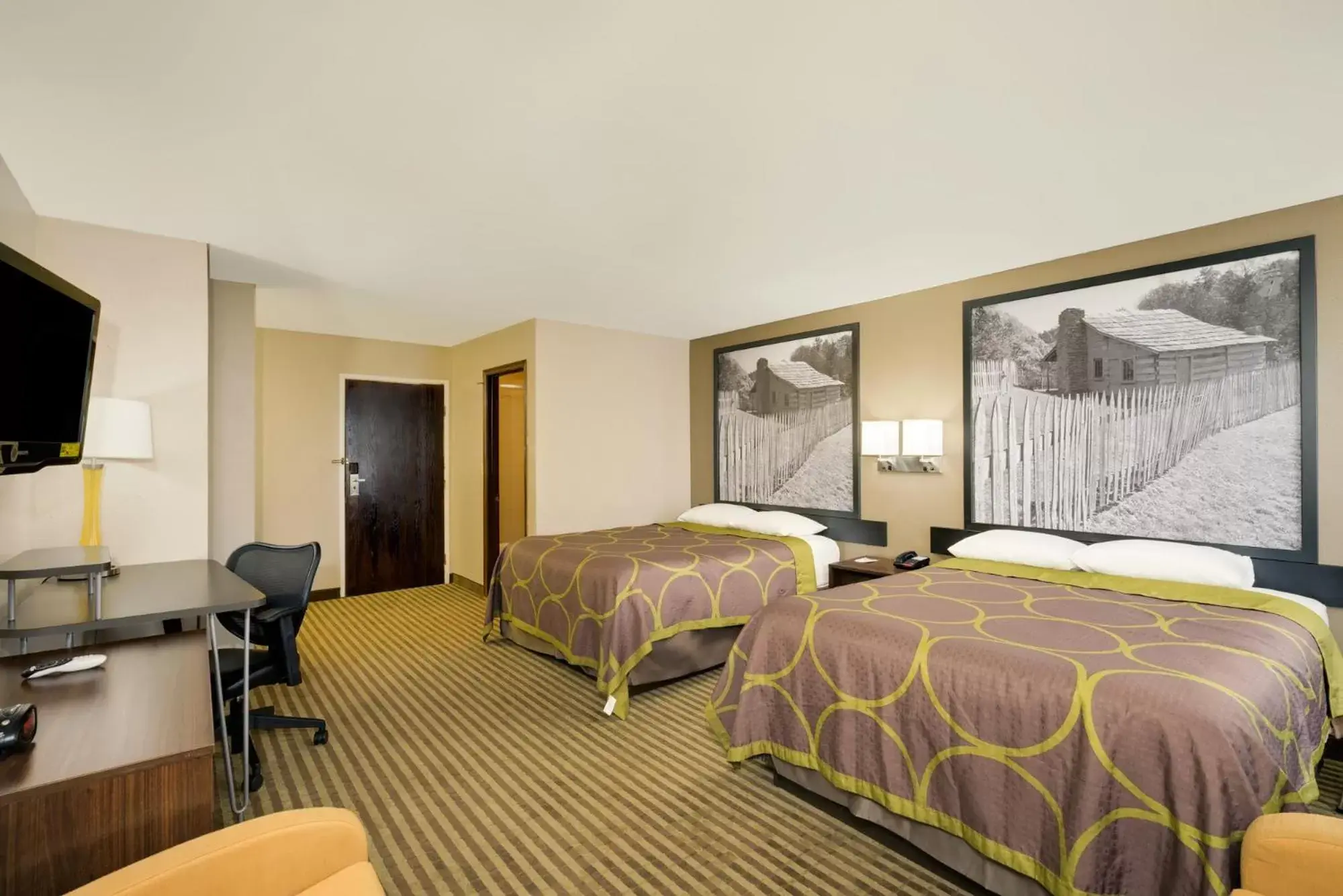 Photo of the whole room in Super 8 by Wyndham Lexington Hamburg Area