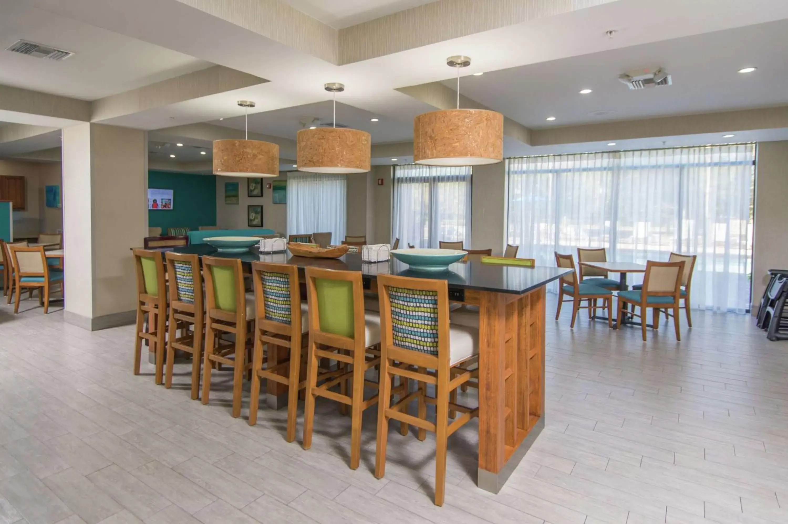 Dining area in Hampton Inn Jacksonville South/I-95 at JTB