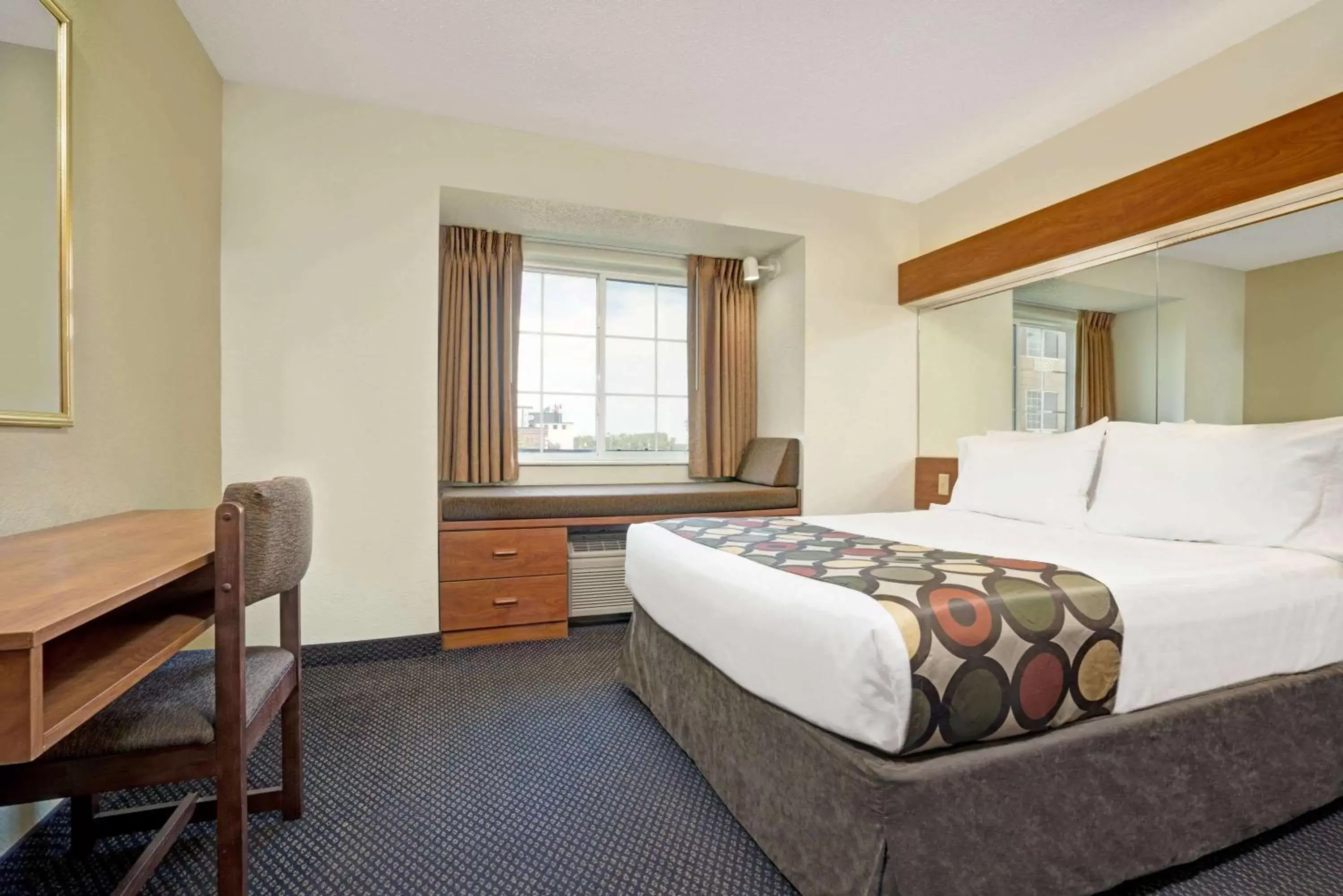 Photo of the whole room, Bed in Microtel Inn and Suites - Inver Grove Heights