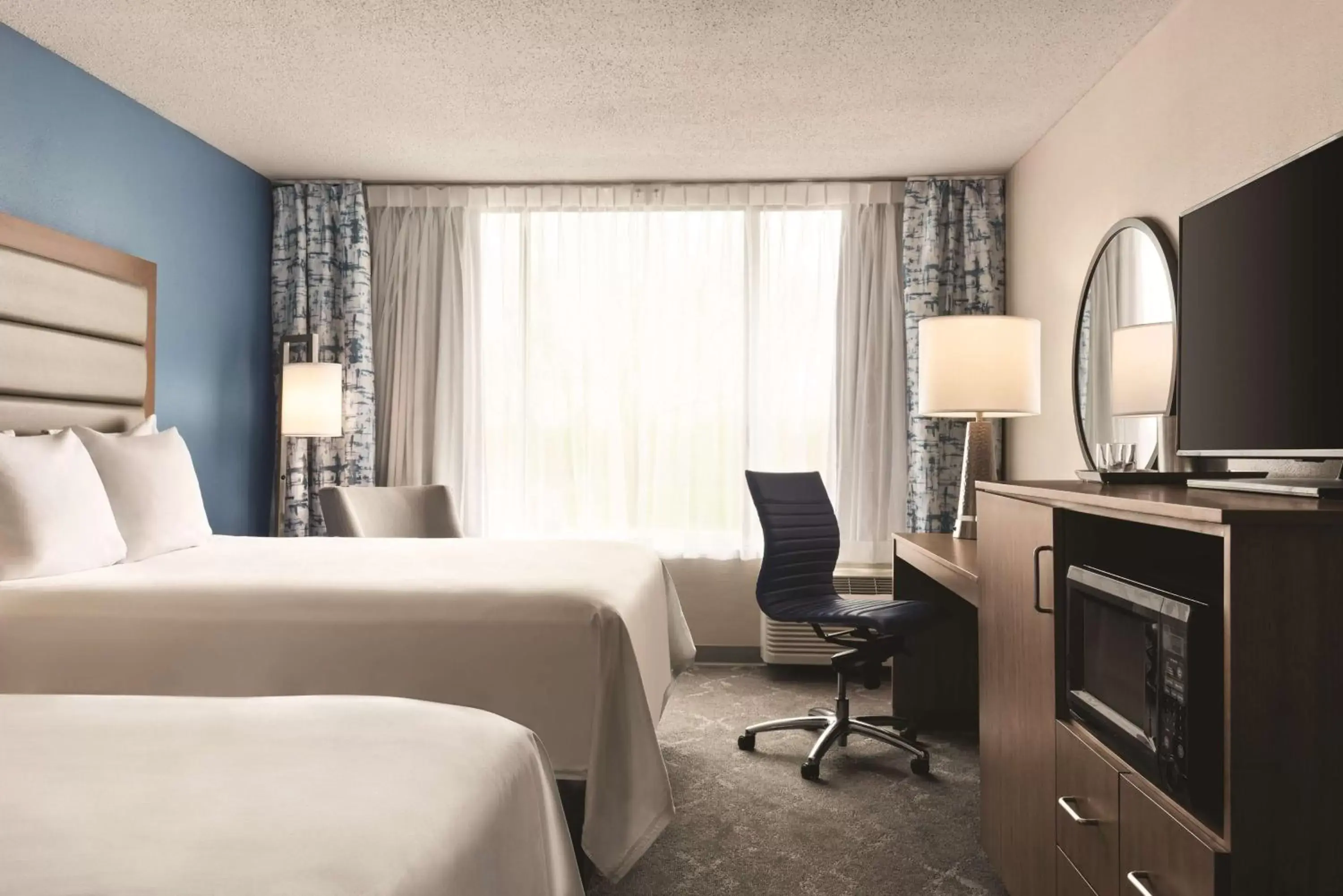 Photo of the whole room, Bed in Radisson Hotel and Conference Center Fond du Lac