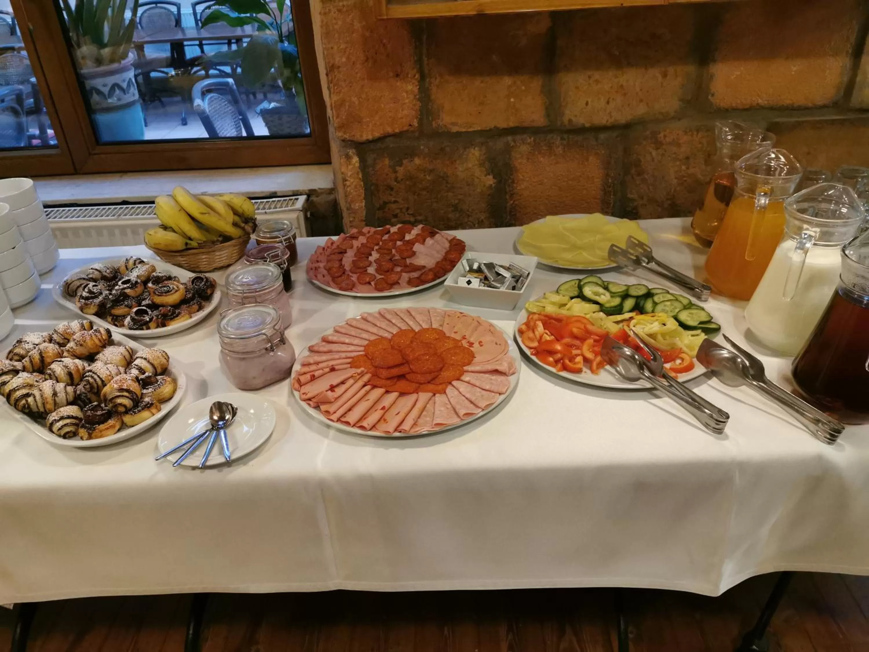 Buffet breakfast in Publo Étterem és Panzió