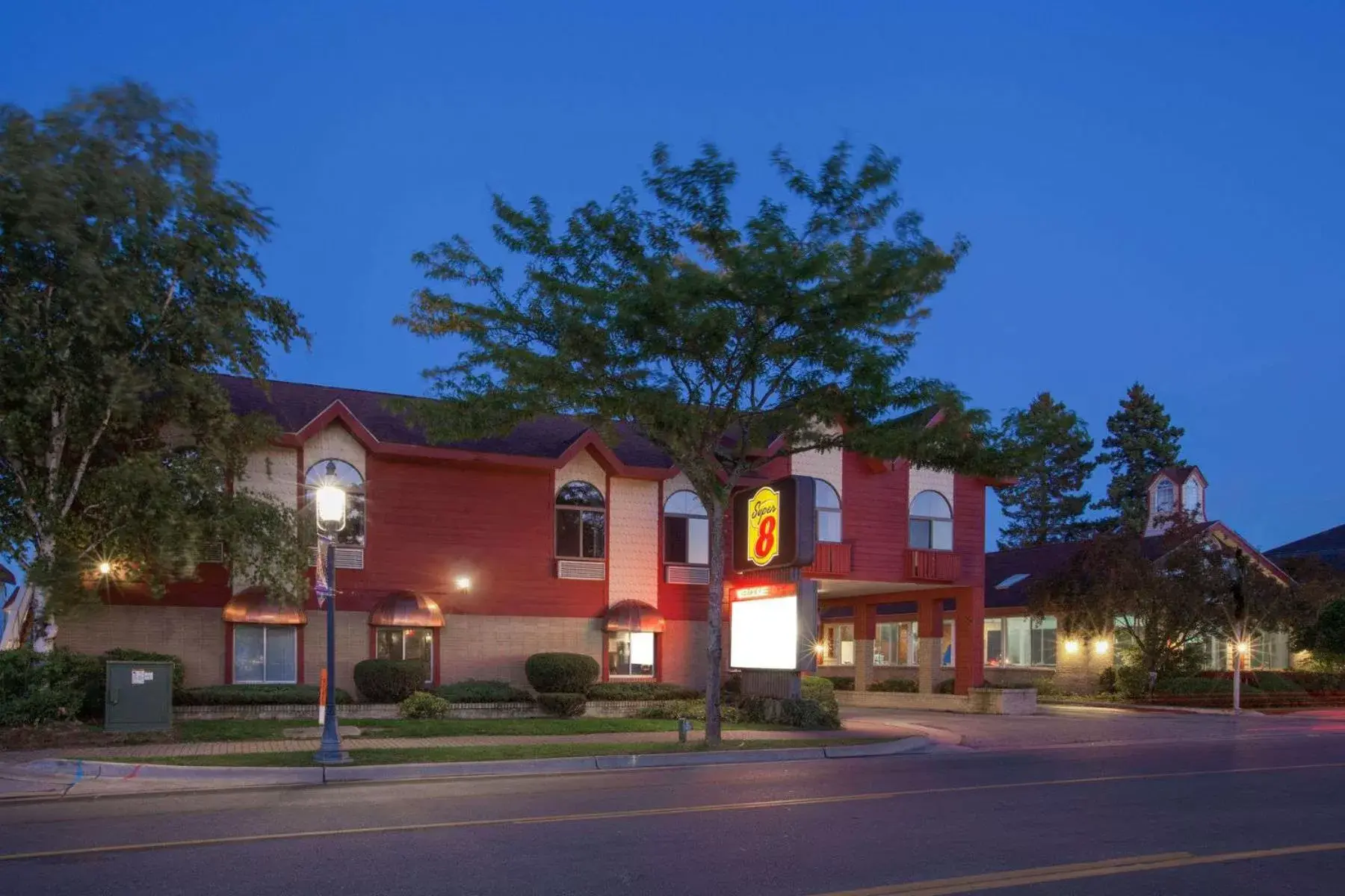 Facade/entrance, Property Building in Super 8 Beachfront by Wyndham Mackinaw City, MI