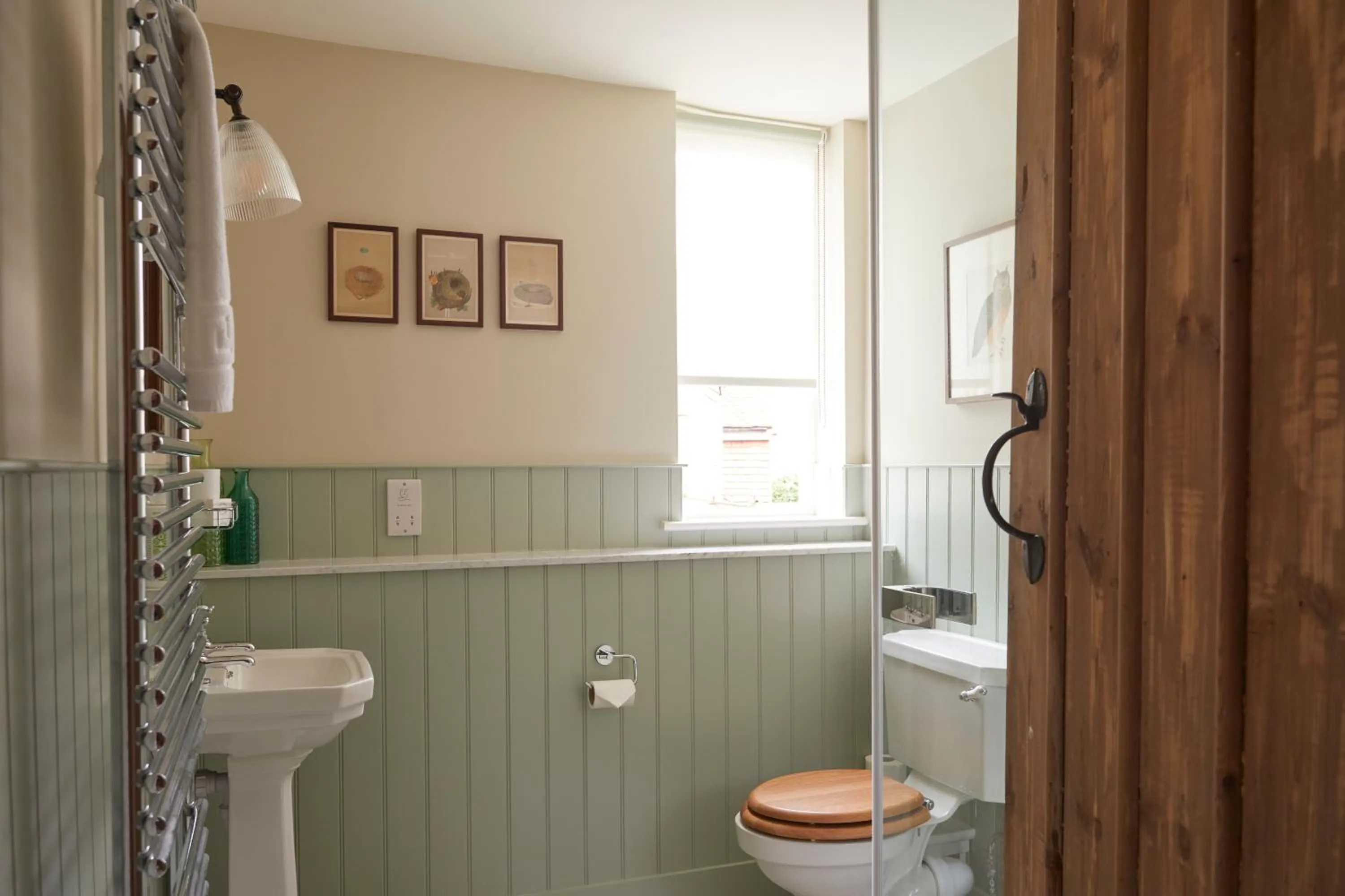 Shower in Crown and Anchor