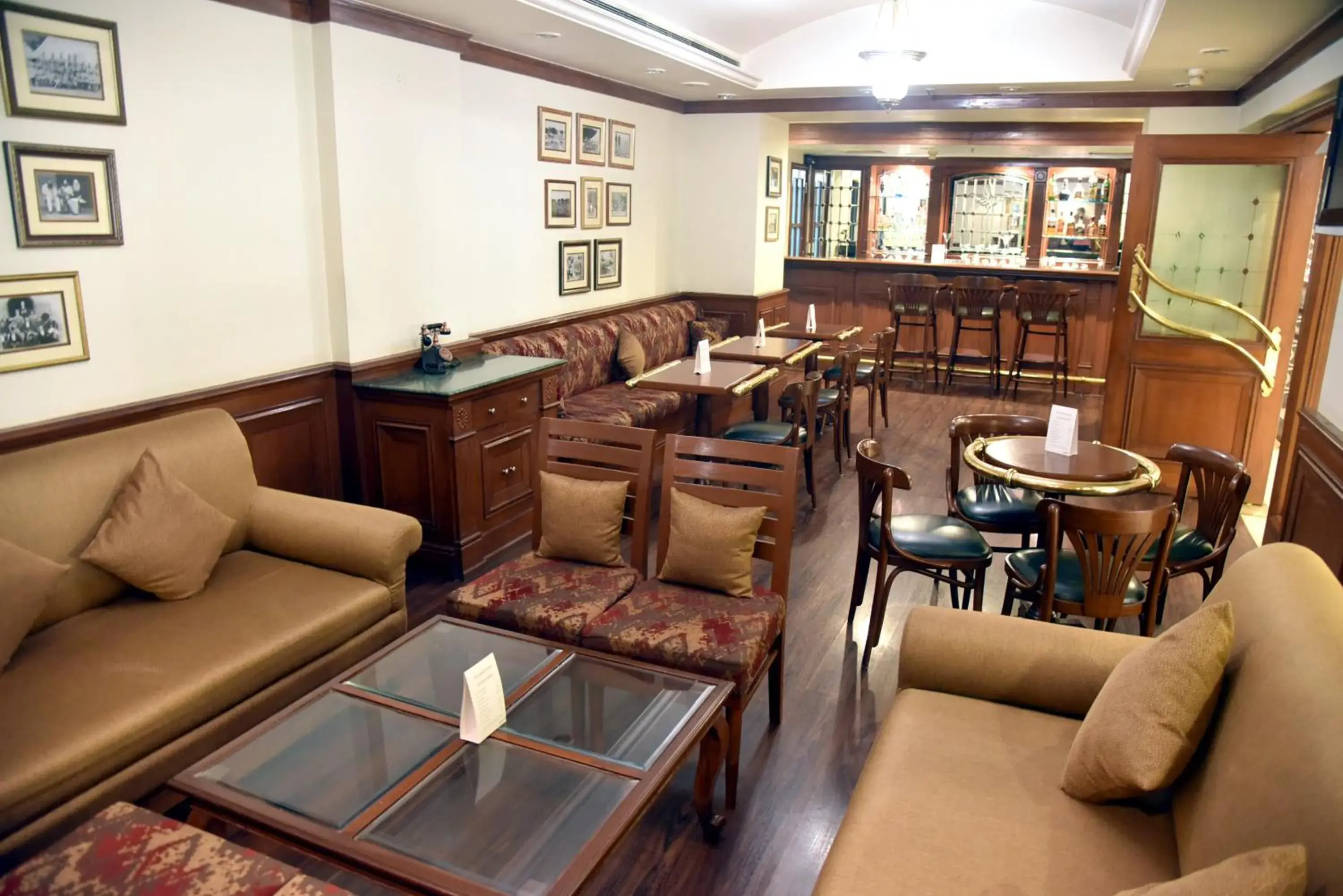 Lounge or bar in Radisson Hotel Varanasi
