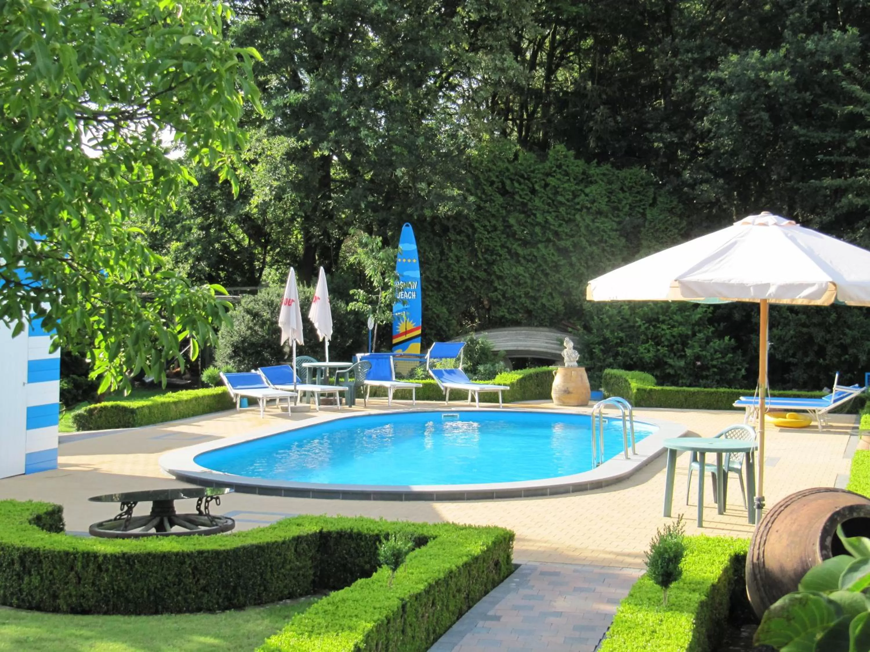 Swimming pool in B&B Casa Roman & Vakantiewoning voor 1 pers tot max 32 personen