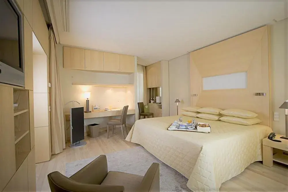 Bedroom in Bastide Saint Antoine - Relais & Châteaux