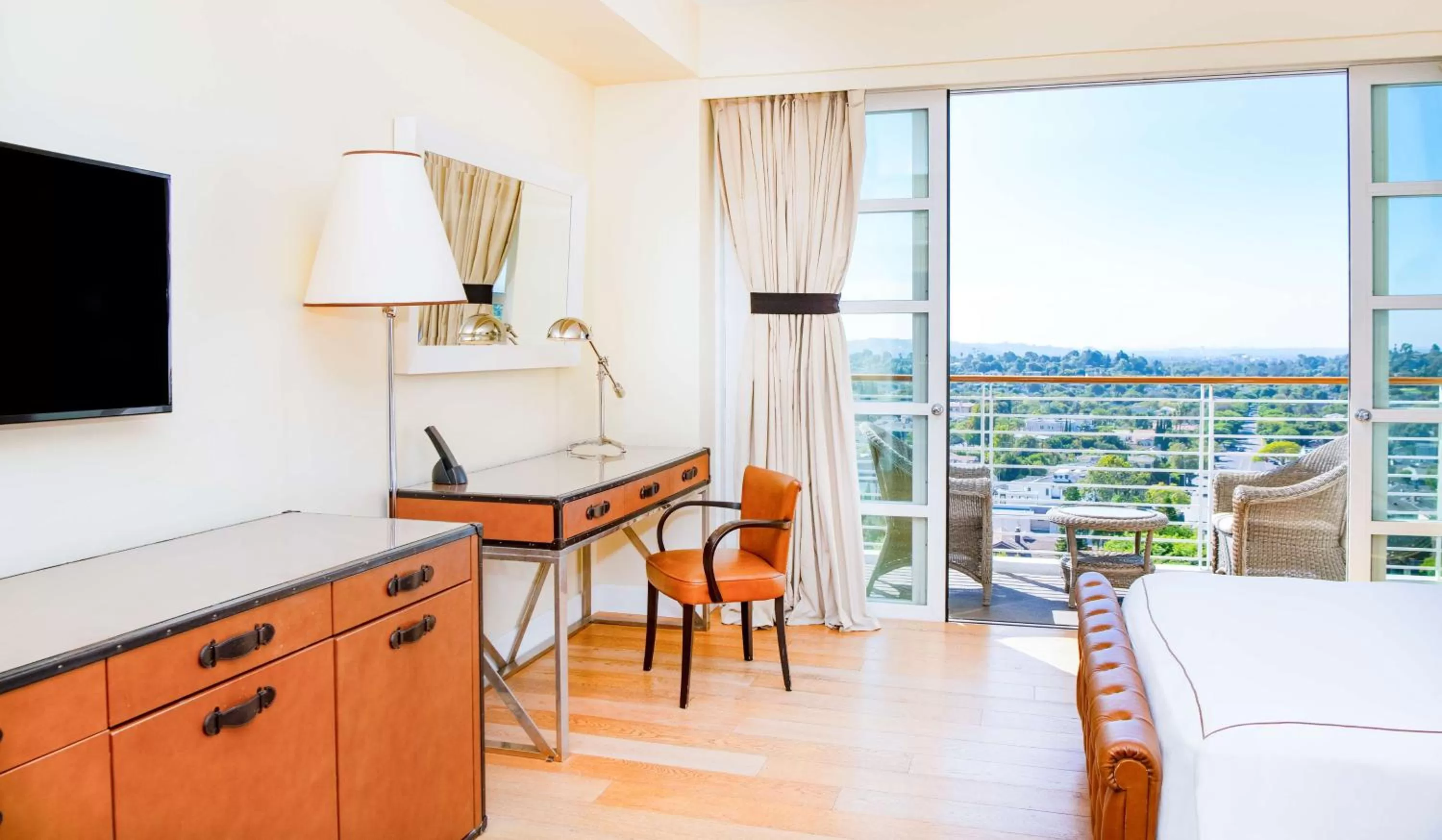 Deluxe Double Room with Two Double Beds and Beverly Hills View in Cameo Beverly Hills