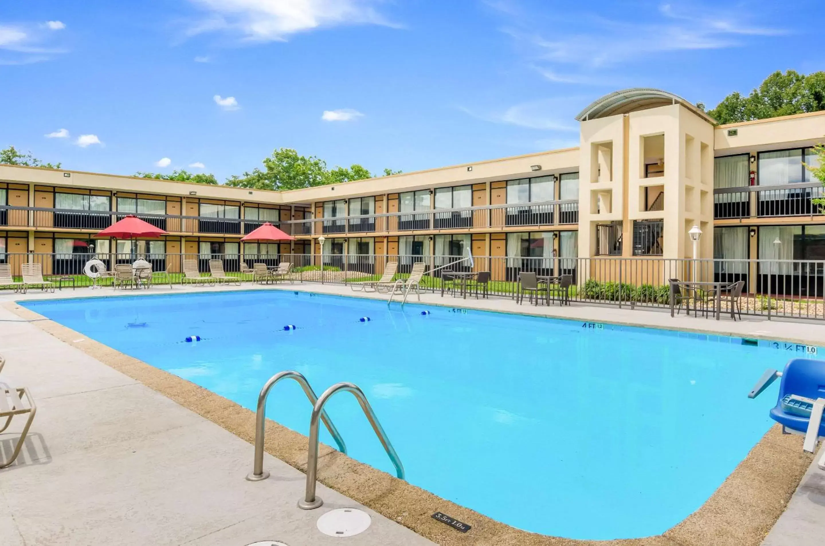 On site, Swimming Pool in Quality Inn Roanoke Airport
