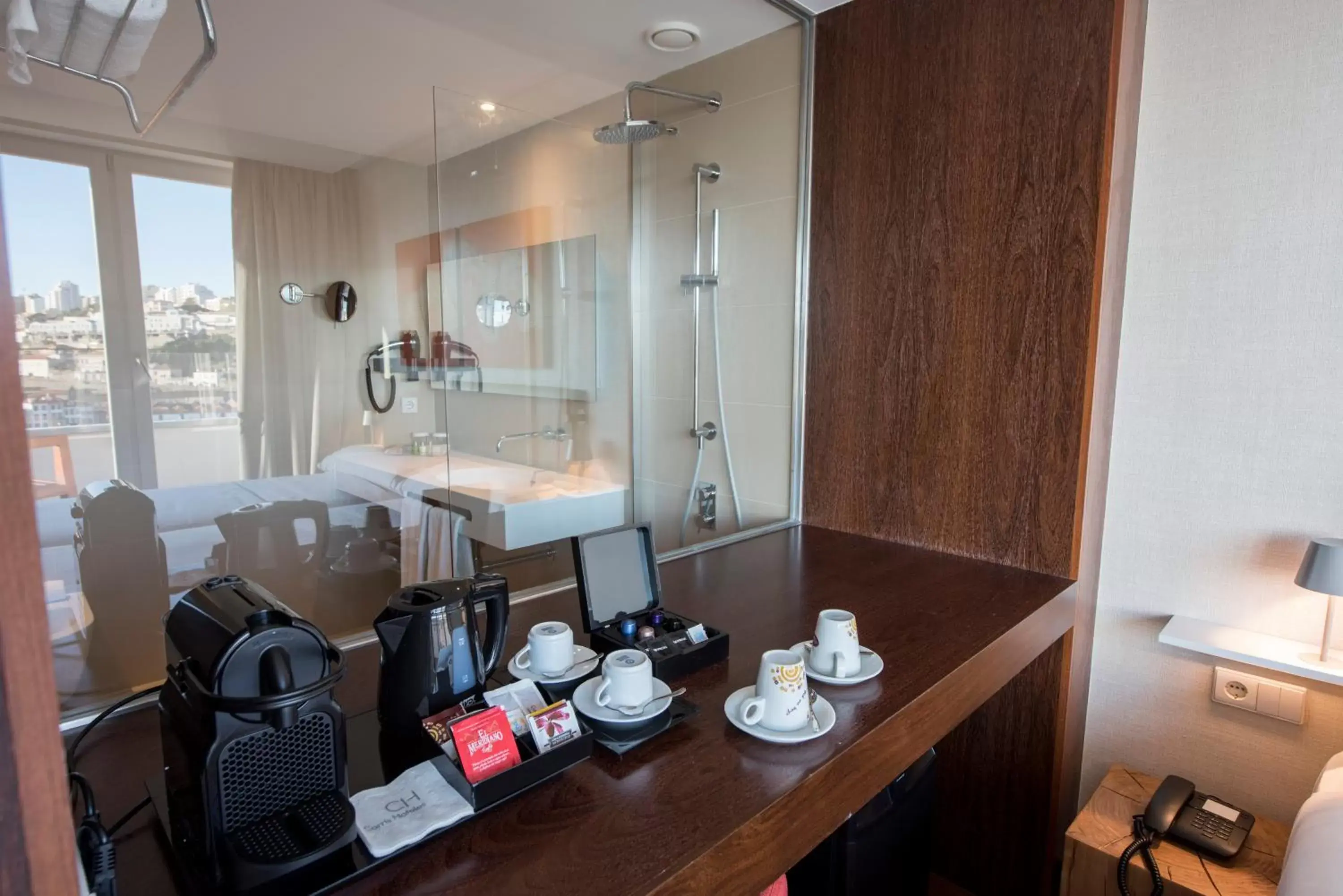 Coffee/tea facilities in Hotel Carris Porto Ribeira