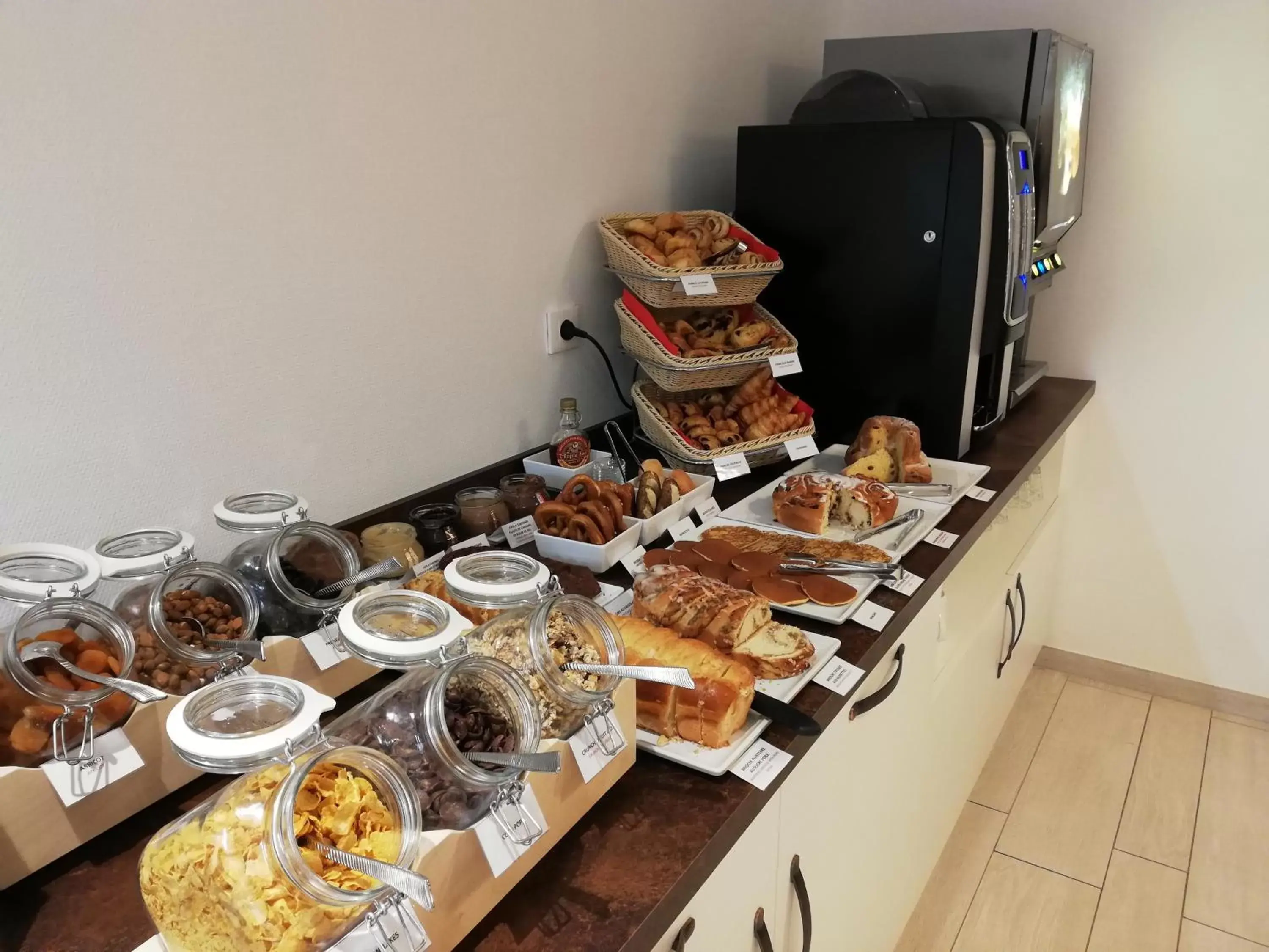 Buffet breakfast, TV/Entertainment Center in K Hotel