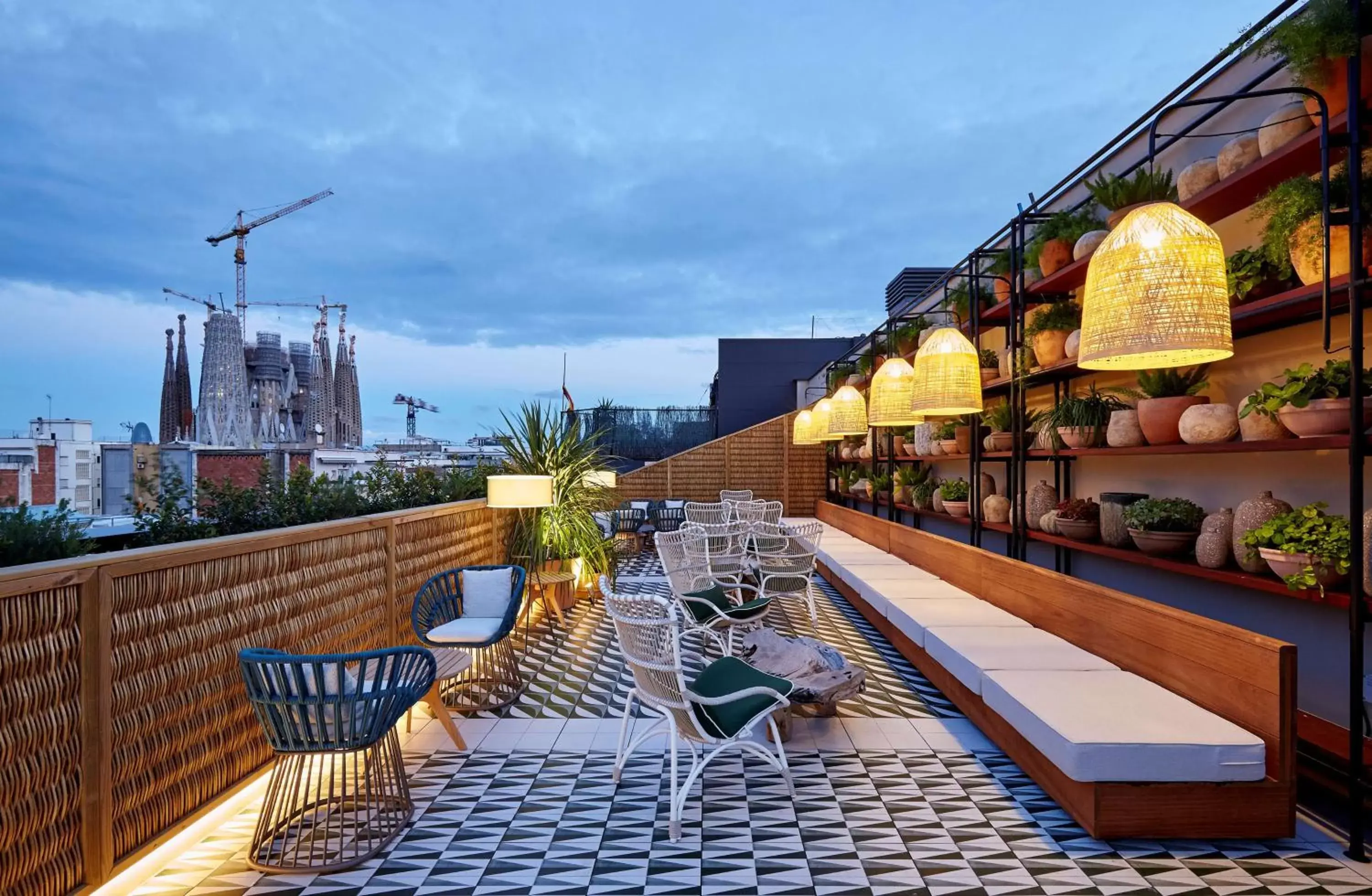 Lounge or bar in Radisson Blu 1882 Hotel, Barcelona Sagrada Familia