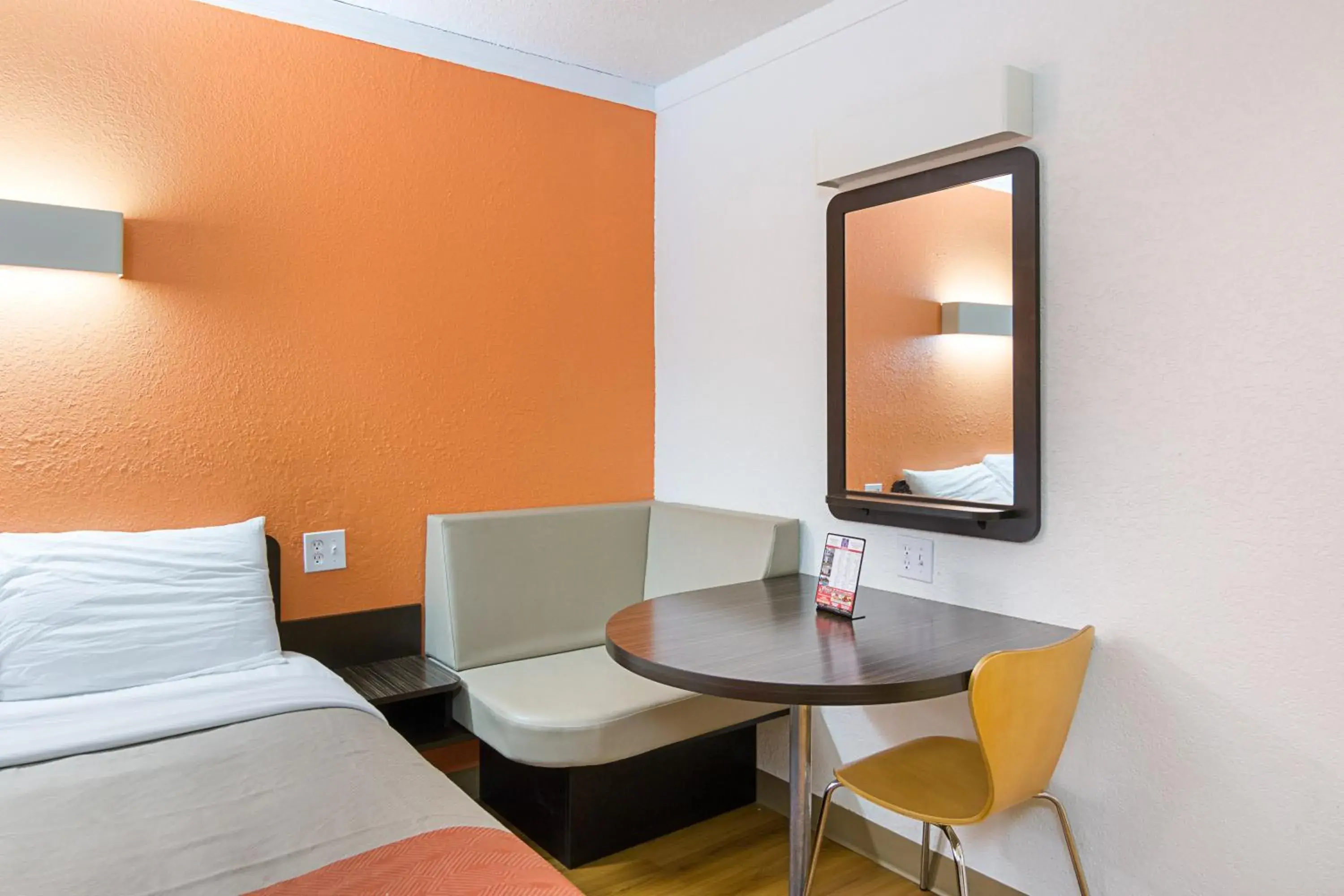 Bedroom, Bed in Motel 6-Tampa, FL - Fairgrounds Bedroom, Bed in Motel 6-Tampa, FL - Fairgrounds