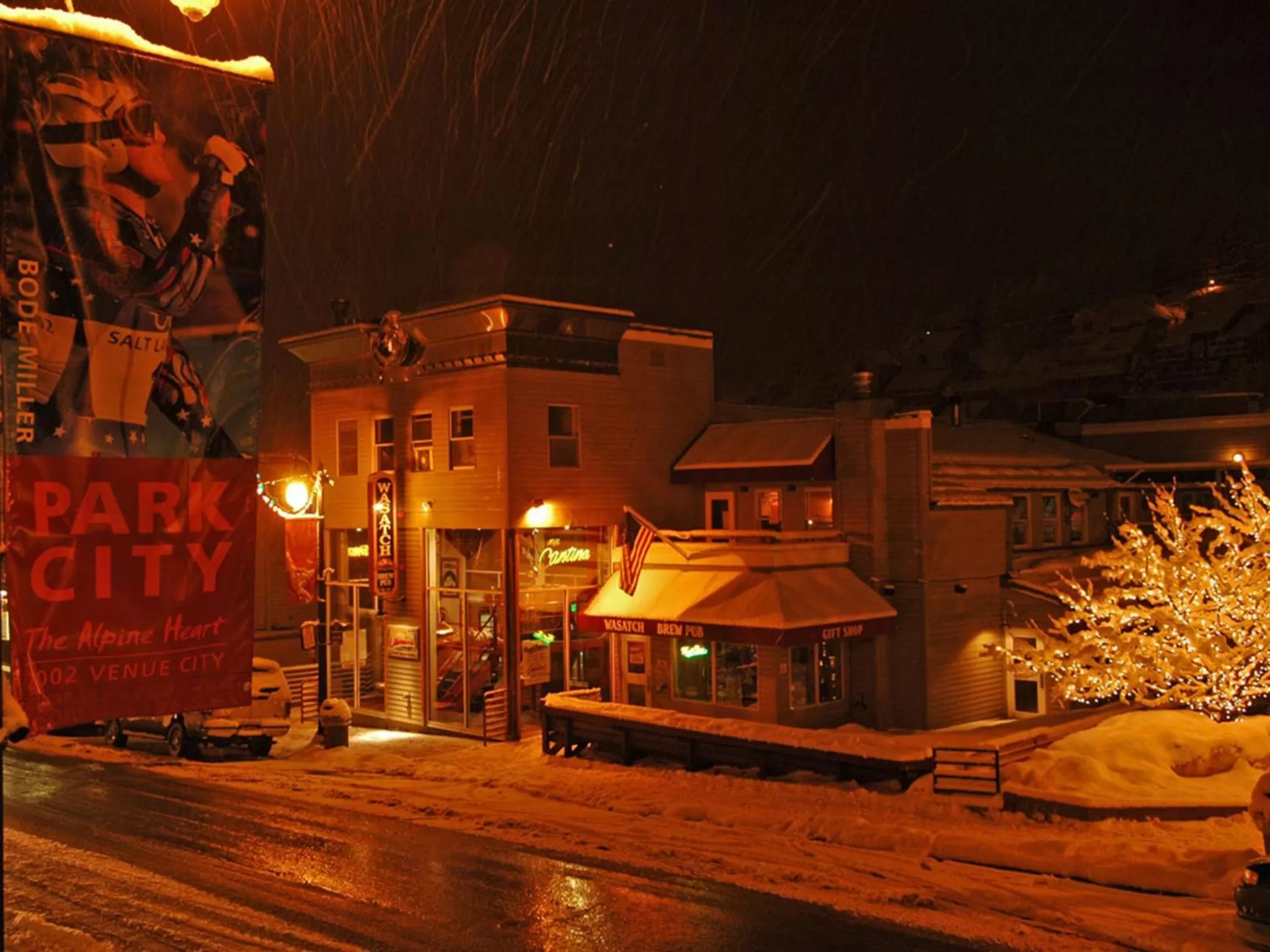 Facade/entrance in Treasure Mountain Inn