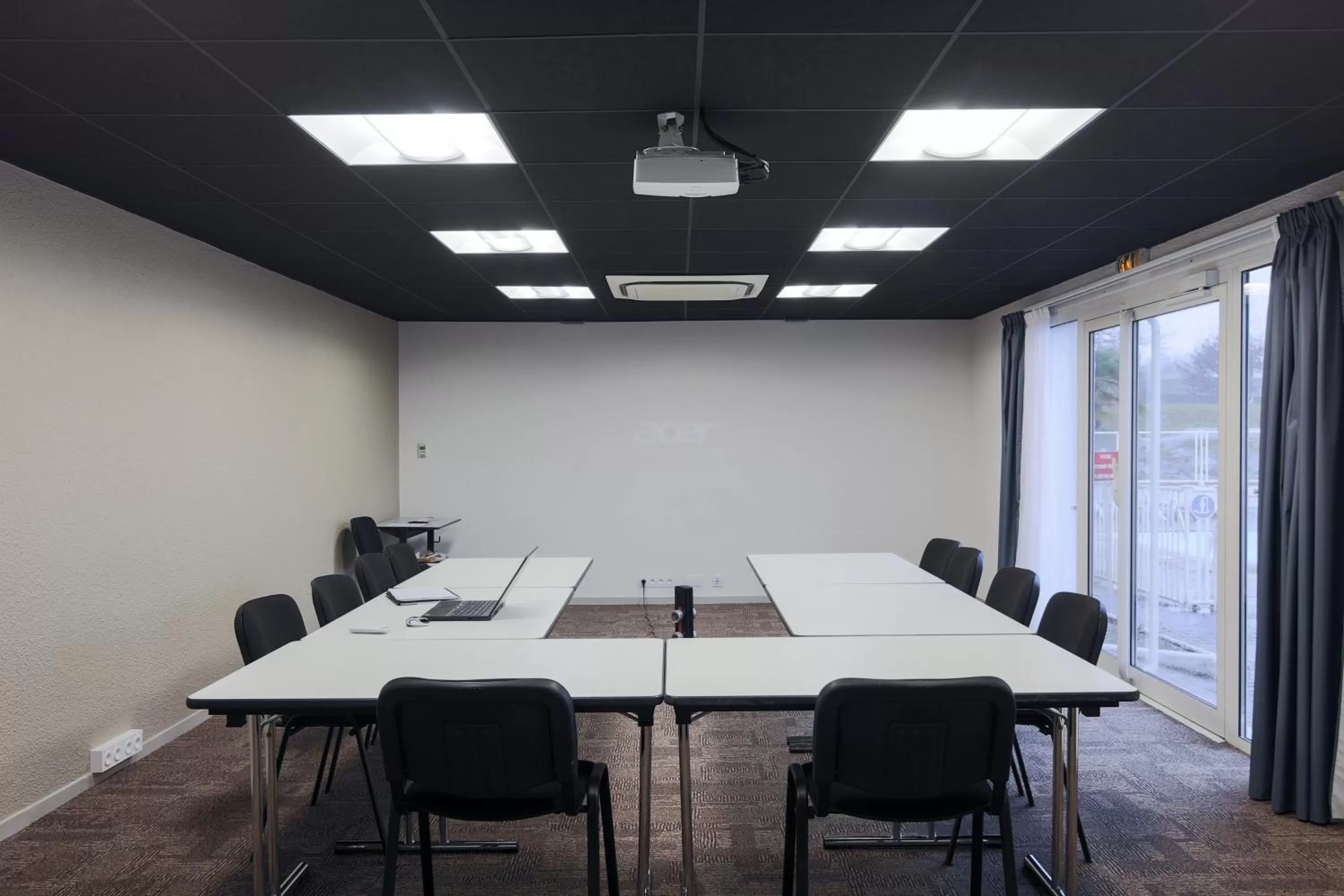 Seating area in ibis Montauban